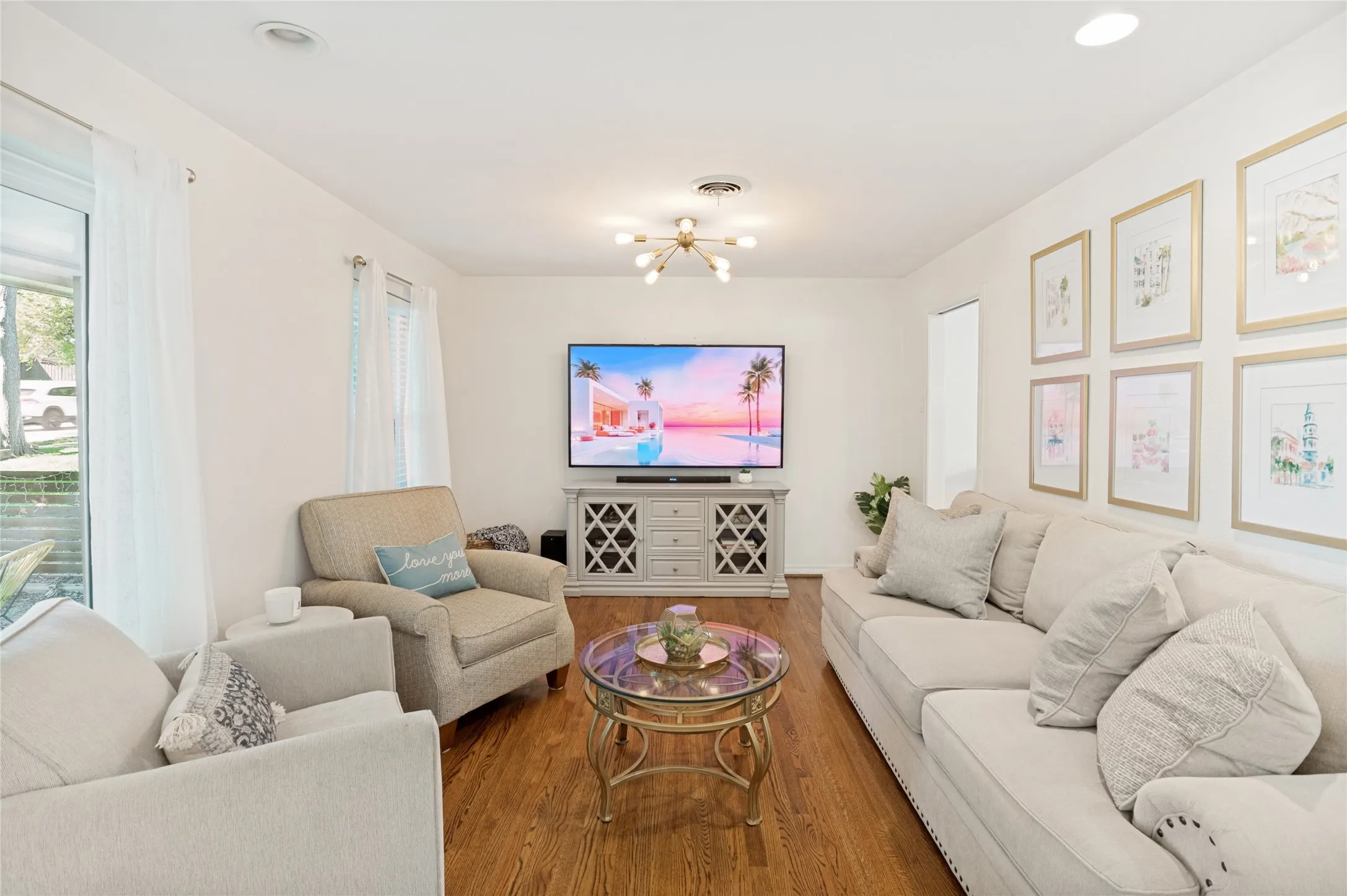 Single Family Residence For Sale in Dallas County , 9020 Westbriar Drive, Dallas, Texas 75228, 3 Bedroom, 2 Bathroom, 2 Garage spaces, 1,688 Sqft, built in 1960, Preowned, mls#21259894, Real Estate Agent in Dallas, Homes For Sale in Dallas county, Homes For Sale in Dallas, Realtor in Dallas Texas, Real Estate Brokerage Independent Realty Texas, Luminita Cordes Realtor