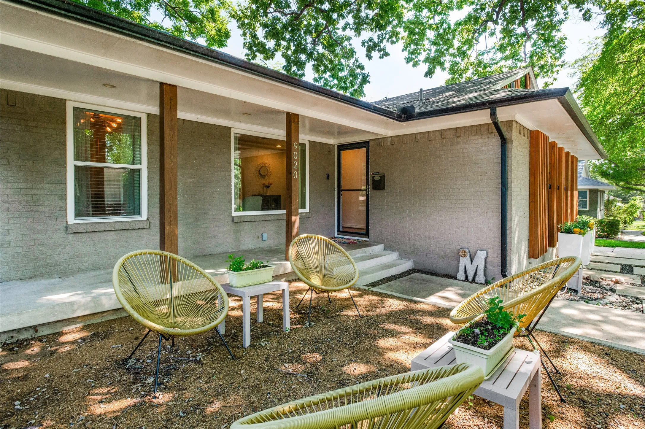 Single Family Residence For Sale in Dallas County , 9020 Westbriar Drive, Dallas, Texas 75228, 3 Bedroom, 2 Bathroom, 2 Garage spaces, 1,688 Sqft, built in 1960, Preowned, mls#21259894, Real Estate Agent in Dallas, Homes For Sale in Dallas county, Homes For Sale in Dallas, Realtor in Dallas Texas, Real Estate Brokerage Independent Realty Texas, Luminita Cordes Realtor