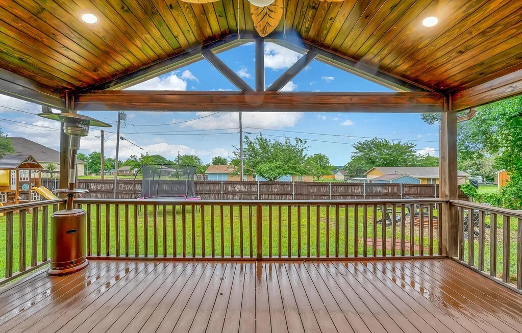Single Family Residence For Sale in Bosque County , 902 S Avenue L, Clifton, Texas 76634, 3 Bedroom, 2 Bathroom, Garage spaces, 1,690 Sqft, built in 1975, mls#21260536, Real Estate Agent in Clifton, Homes For Sale in Bosque county, Homes For Sale in Clifton, Realtor in Clifton Texas, Real Estate Brokerage Independent Realty Texas, Luminita Cordes Realtor
