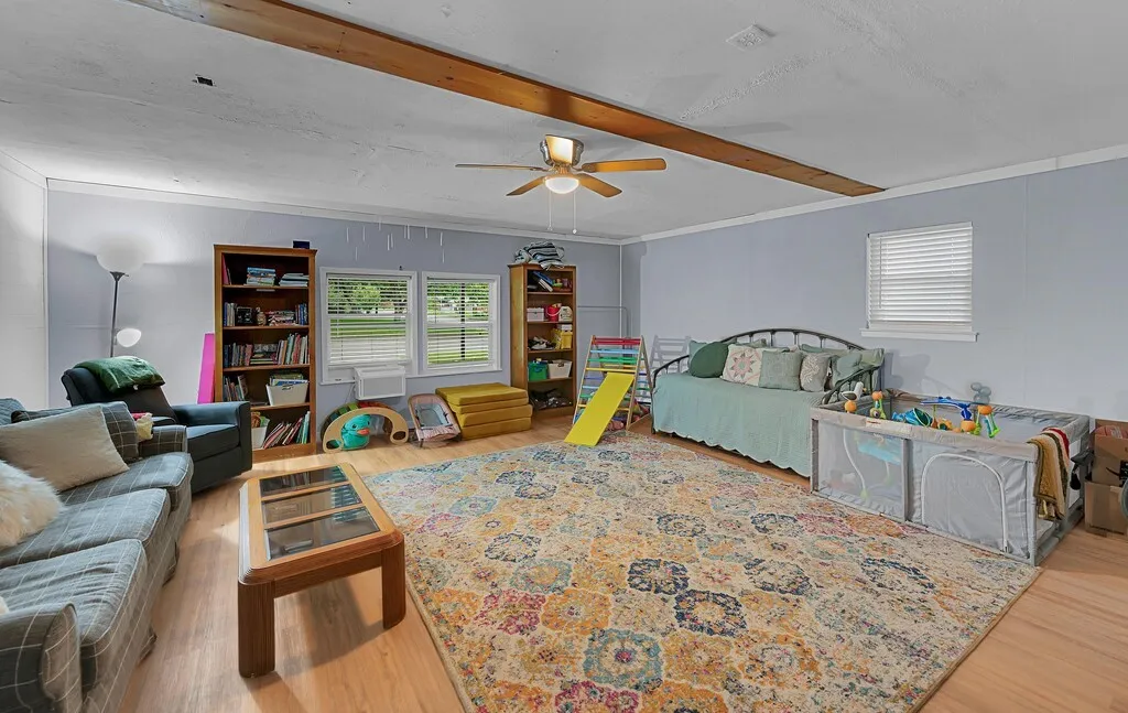 Single Family Residence For Sale in Bosque County , 902 S Avenue L, Clifton, Texas 76634, 3 Bedroom, 2 Bathroom, Garage spaces, 1,690 Sqft, built in 1975, mls#21260536, Real Estate Agent in Clifton, Homes For Sale in Bosque county, Homes For Sale in Clifton, Realtor in Clifton Texas, Real Estate Brokerage Independent Realty Texas, Luminita Cordes Realtor