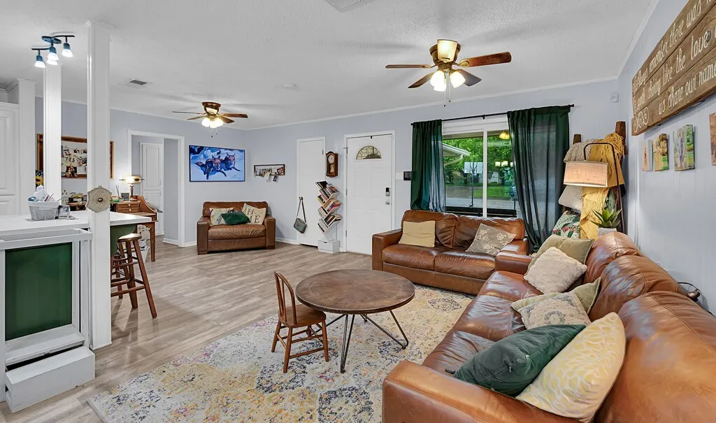 Single Family Residence For Sale in Bosque County , 902 S Avenue L, Clifton, Texas 76634, 3 Bedroom, 2 Bathroom, Garage spaces, 1,690 Sqft, built in 1975, mls#21260536, Real Estate Agent in Clifton, Homes For Sale in Bosque county, Homes For Sale in Clifton, Realtor in Clifton Texas, Real Estate Brokerage Independent Realty Texas, Luminita Cordes Realtor