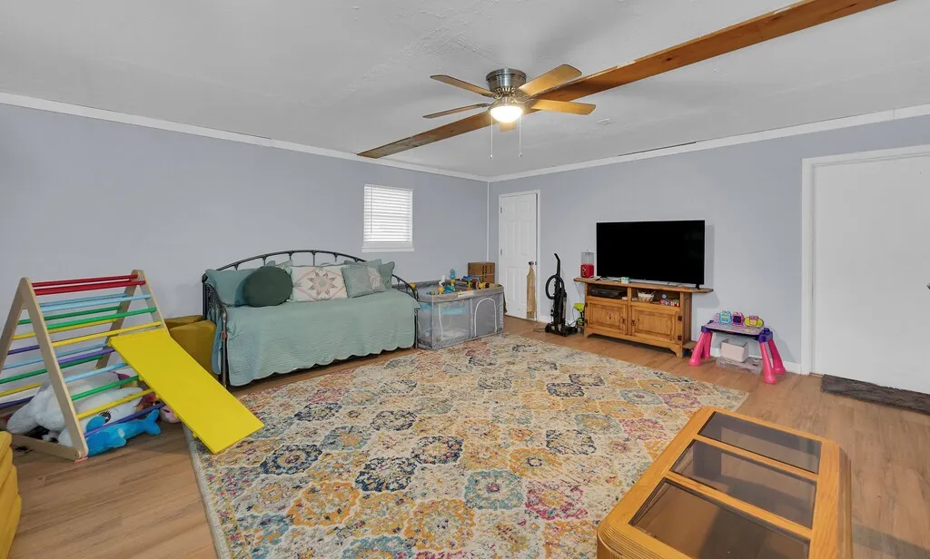 Single Family Residence For Sale in Bosque County , 902 S Avenue L, Clifton, Texas 76634, 3 Bedroom, 2 Bathroom, Garage spaces, 1,690 Sqft, built in 1975, mls#21260536, Real Estate Agent in Clifton, Homes For Sale in Bosque county, Homes For Sale in Clifton, Realtor in Clifton Texas, Real Estate Brokerage Independent Realty Texas, Luminita Cordes Realtor