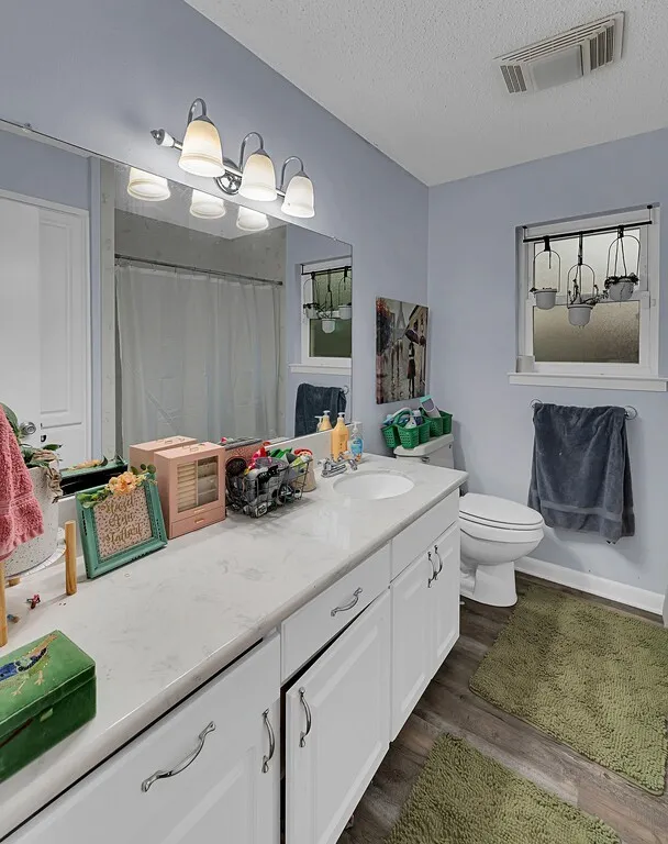 Single Family Residence For Sale in Bosque County , 902 S Avenue L, Clifton, Texas 76634, 3 Bedroom, 2 Bathroom, Garage spaces, 1,690 Sqft, built in 1975, mls#21260536, Real Estate Agent in Clifton, Homes For Sale in Bosque county, Homes For Sale in Clifton, Realtor in Clifton Texas, Real Estate Brokerage Independent Realty Texas, Luminita Cordes Realtor