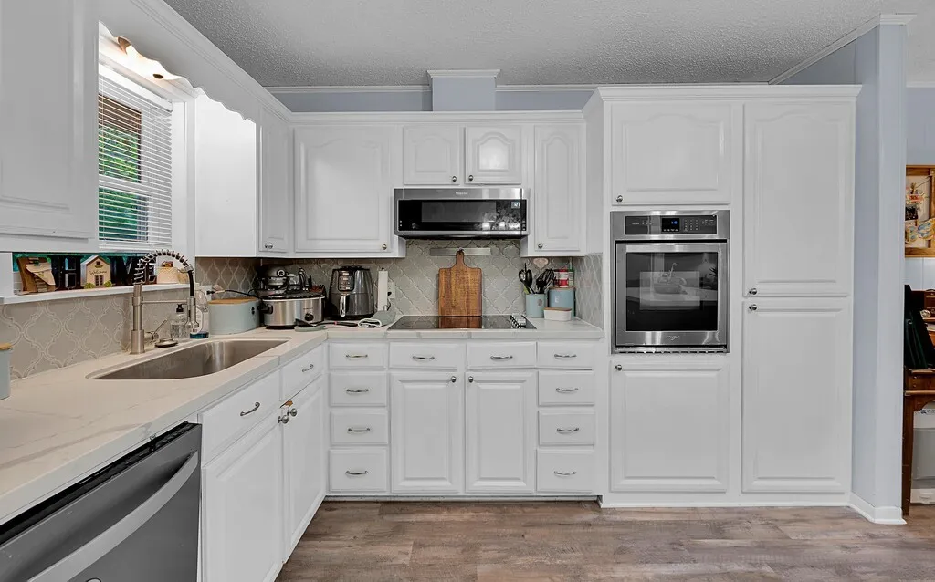 Single Family Residence For Sale in Bosque County , 902 S Avenue L, Clifton, Texas 76634, 3 Bedroom, 2 Bathroom, Garage spaces, 1,690 Sqft, built in 1975, mls#21260536, Real Estate Agent in Clifton, Homes For Sale in Bosque county, Homes For Sale in Clifton, Realtor in Clifton Texas, Real Estate Brokerage Independent Realty Texas, Luminita Cordes Realtor