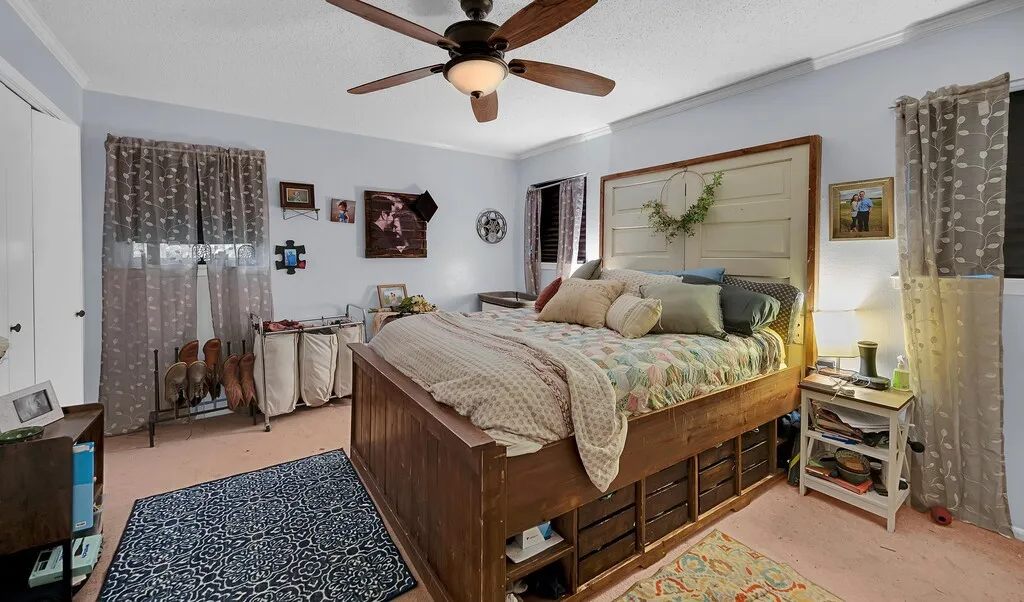 Single Family Residence For Sale in Bosque County , 902 S Avenue L, Clifton, Texas 76634, 3 Bedroom, 2 Bathroom, Garage spaces, 1,690 Sqft, built in 1975, mls#21260536, Real Estate Agent in Clifton, Homes For Sale in Bosque county, Homes For Sale in Clifton, Realtor in Clifton Texas, Real Estate Brokerage Independent Realty Texas, Luminita Cordes Realtor