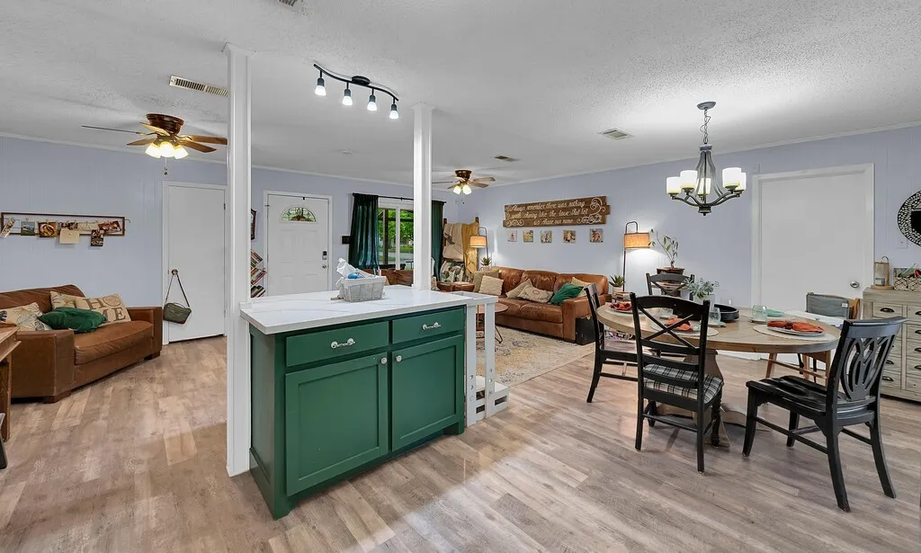 Single Family Residence For Sale in Bosque County , 902 S Avenue L, Clifton, Texas 76634, 3 Bedroom, 2 Bathroom, Garage spaces, 1,690 Sqft, built in 1975, mls#21260536, Real Estate Agent in Clifton, Homes For Sale in Bosque county, Homes For Sale in Clifton, Realtor in Clifton Texas, Real Estate Brokerage Independent Realty Texas, Luminita Cordes Realtor