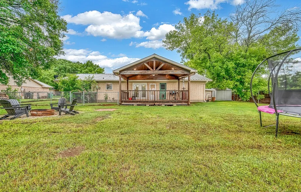 Single Family Residence For Sale in Bosque County , 902 S Avenue L, Clifton, Texas 76634, 3 Bedroom, 2 Bathroom, Garage spaces, 1,690 Sqft, built in 1975, mls#21260536, Real Estate Agent in Clifton, Homes For Sale in Bosque county, Homes For Sale in Clifton, Realtor in Clifton Texas, Real Estate Brokerage Independent Realty Texas, Luminita Cordes Realtor