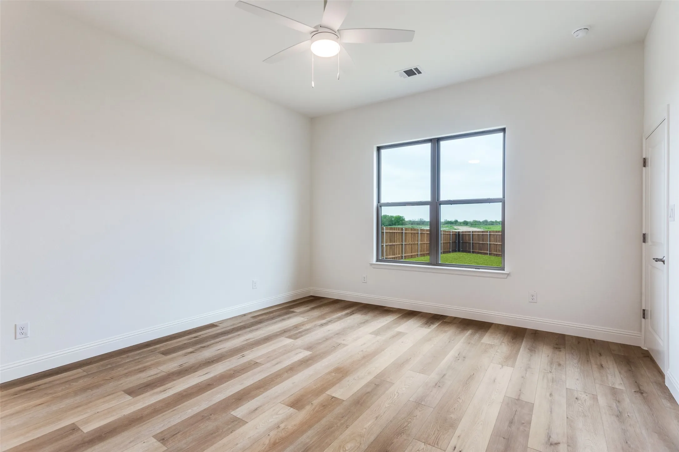 Single Family Residence For Sale in Parker County , 912 Triple Crown Court, Willow Park, Texas 76087, 4 Bedroom, 2 Bathroom, 2 Garage spaces, 2,176 Sqft, built in 2026, New Construction - Complete, mls#21248122, Real Estate Agent in Willow Park, Homes For Sale in Parker county, Homes For Sale in Willow Park, Realtor in Willow Park Texas, Real Estate Brokerage Independent Realty Texas, Luminita Cordes Realtor