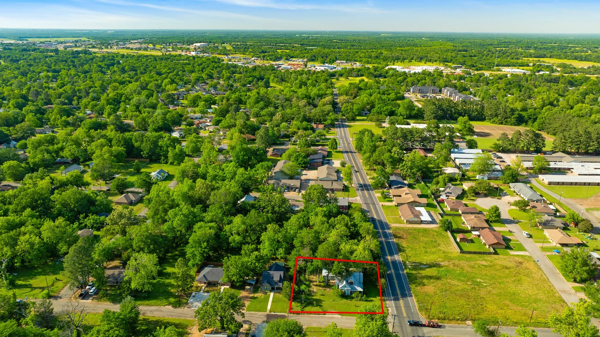 Single Family Residence For Sale in Lamar County , 1975 E Cherry, Paris, Texas 75460, 0, 0, Garage spaces, 2,788 Sqft, built in 1964, Price $275,000, mls#21260573, Real Estate Agent in Paris, Homes For Sale in Lamar county, Homes For Sale in Paris, Realtor in Paris Texas, Real Estate Brokerage Independent Realty Texas, Luminita Cordes Realtor