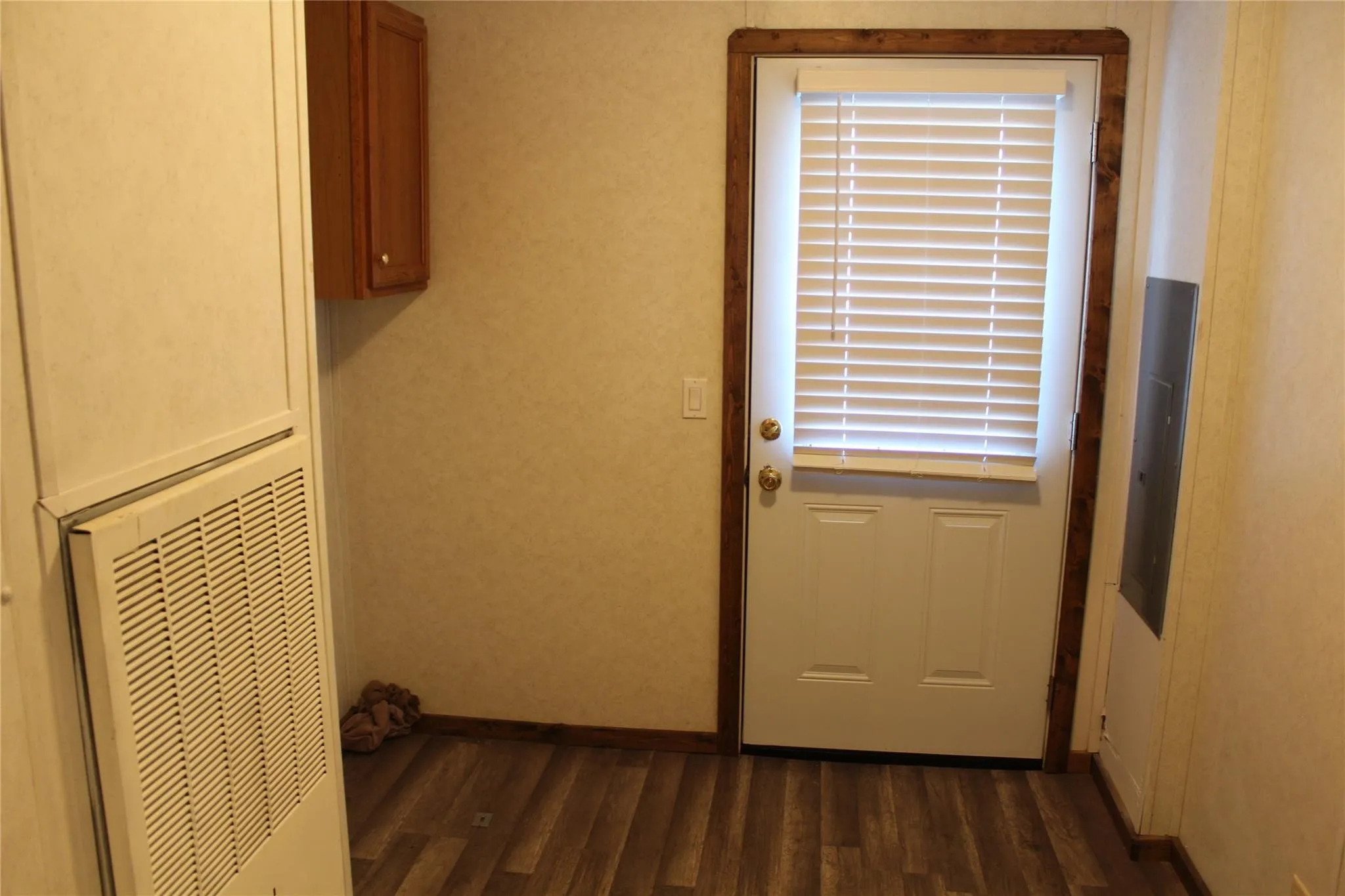 Mobile Home For Rent in Collin County , 1935 County Road 700, Farmersville, Texas 75442, 3 Bedrooms, 2 Bathrooms, Garage spaces, 1,664 Sqft, built in 2000, Preowned, Price $1,895, mls#21260583, Real Estate Agent in Farmersville, Homes For Rent in Collin county, Homes For Rent in Farmersville, Realtor in Farmersville Texas, Real Estate Brokerage Independent Realty Texas, Luminita Cordes Realtor