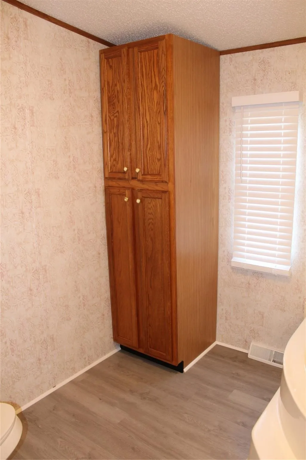 Mobile Home For Rent in Collin County , 1935 County Road 700, Farmersville, Texas 75442, 3 Bedrooms, 2 Bathrooms, Garage spaces, 1,664 Sqft, built in 2000, Preowned, Price $1,895, mls#21260583, Real Estate Agent in Farmersville, Homes For Rent in Collin county, Homes For Rent in Farmersville, Realtor in Farmersville Texas, Real Estate Brokerage Independent Realty Texas, Luminita Cordes Realtor