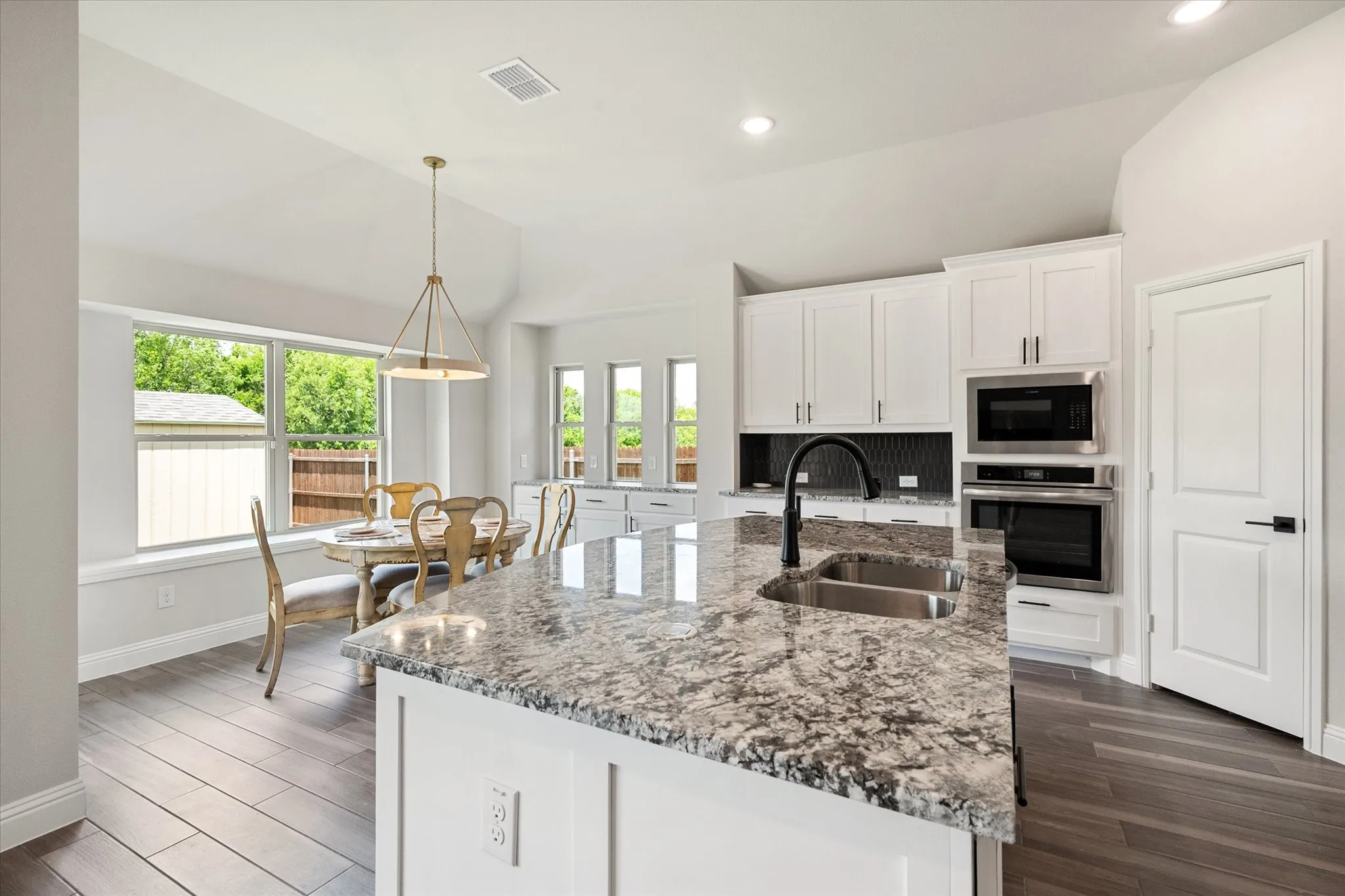 Single Family Residence For Sale in Ellis County , 1133 Windy Vista Drive, Midlothian, Texas 76065, 4 Bedroom, 3 Bathroom, 2 Garage spaces, 3,449 Sqft, built in 2024, Preowned, mls#21258618, Real Estate Agent in Midlothian, Homes For Sale in Ellis county, Homes For Sale in Midlothian, Realtor in Midlothian Texas, Real Estate Brokerage Independent Realty Texas, Luminita Cordes Realtor