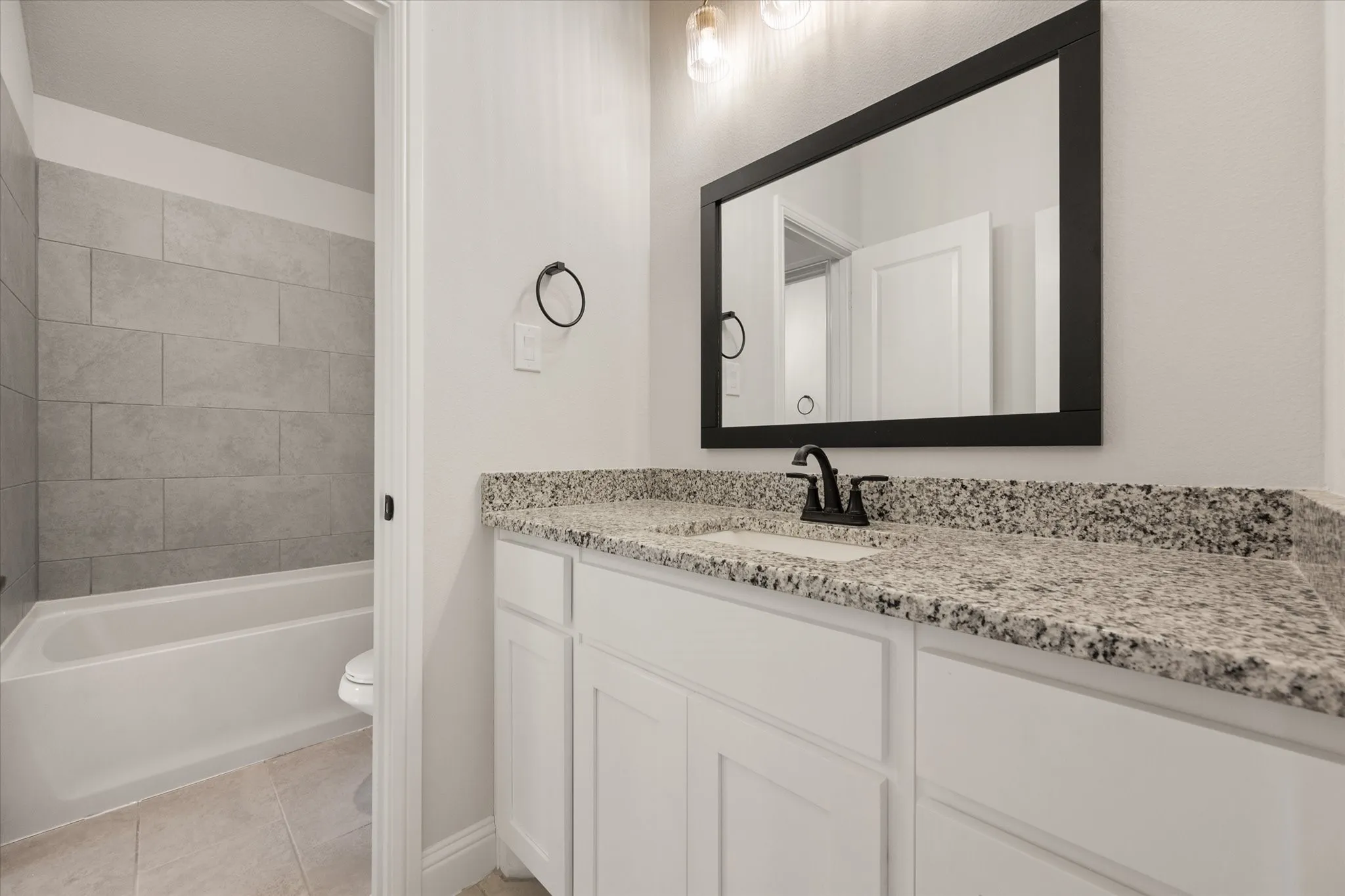 Single Family Residence For Sale in Ellis County , 1133 Windy Vista Drive, Midlothian, Texas 76065, 4 Bedroom, 3 Bathroom, 2 Garage spaces, 3,449 Sqft, built in 2024, Preowned, mls#21258618, Real Estate Agent in Midlothian, Homes For Sale in Ellis county, Homes For Sale in Midlothian, Realtor in Midlothian Texas, Real Estate Brokerage Independent Realty Texas, Luminita Cordes Realtor