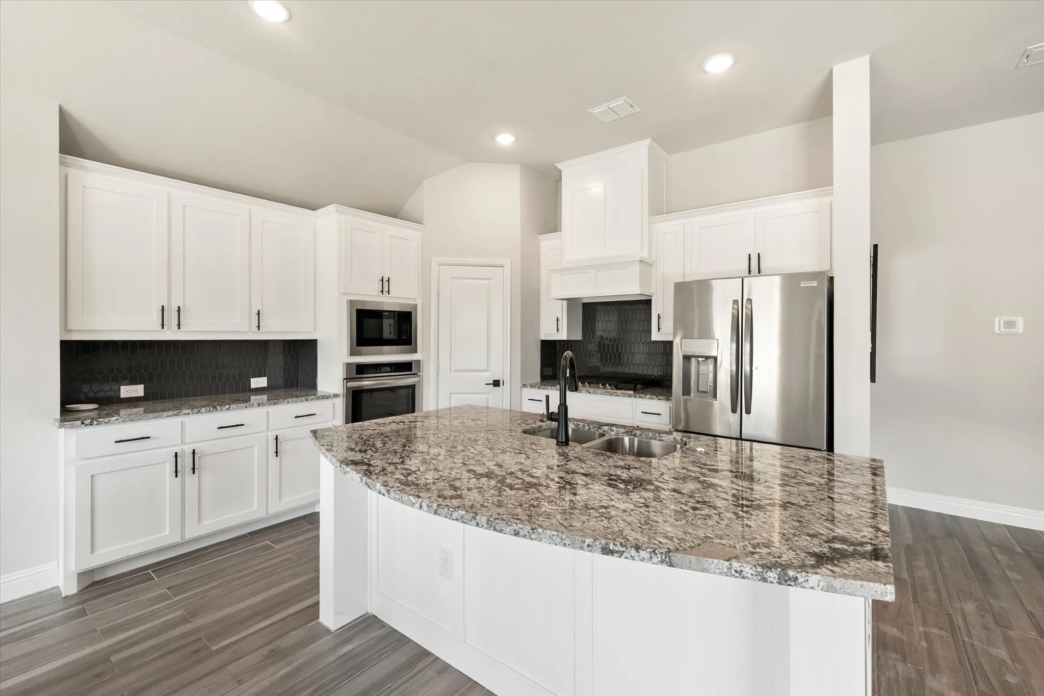 Single Family Residence For Sale in Ellis County , 1133 Windy Vista Drive, Midlothian, Texas 76065, 4 Bedroom, 3 Bathroom, 2 Garage spaces, 3,449 Sqft, built in 2024, Preowned, mls#21258618, Real Estate Agent in Midlothian, Homes For Sale in Ellis county, Homes For Sale in Midlothian, Realtor in Midlothian Texas, Real Estate Brokerage Independent Realty Texas, Luminita Cordes Realtor