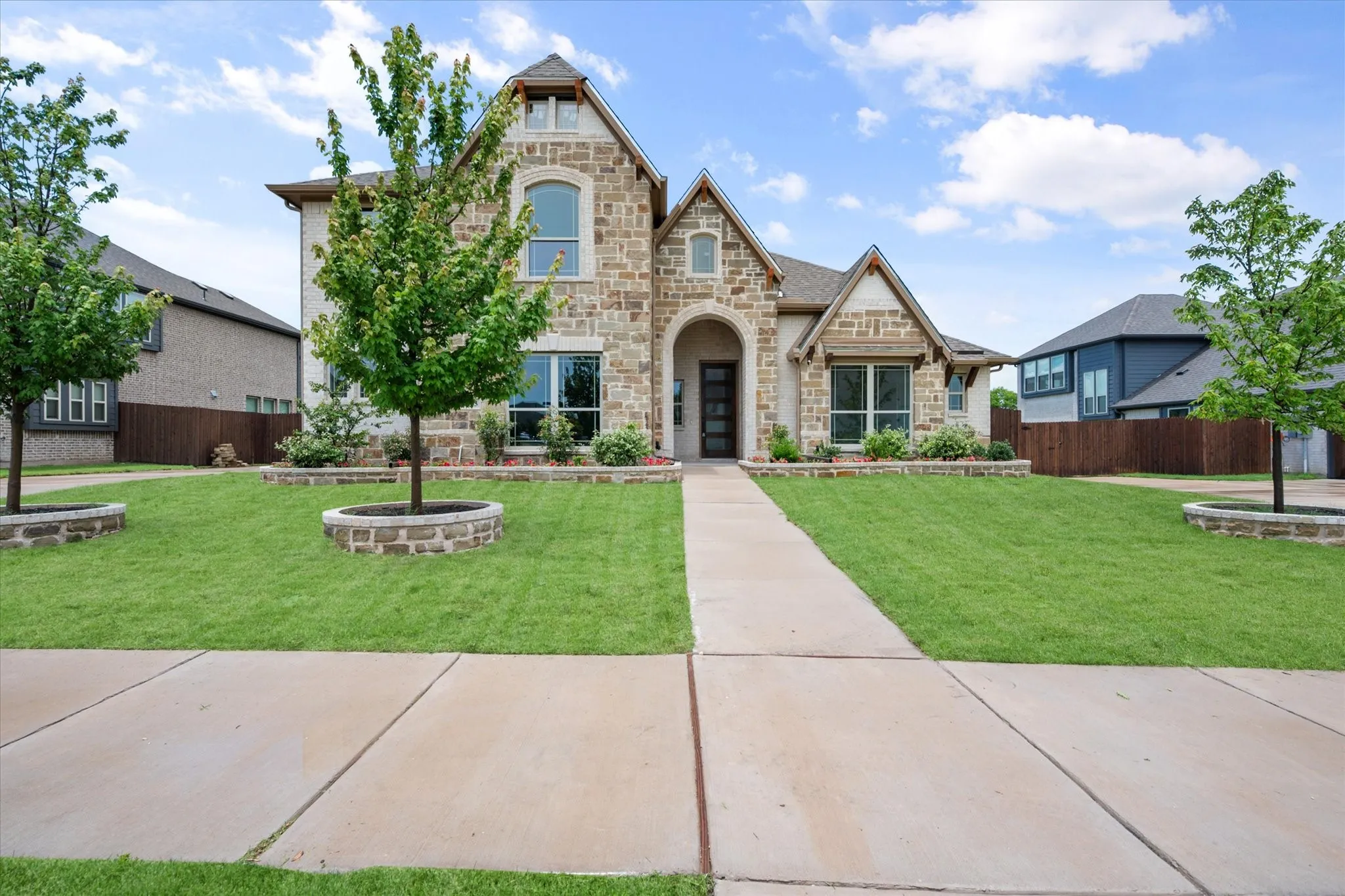 Single Family Residence For Sale in Ellis County , 1133 Windy Vista Drive, Midlothian, Texas 76065, 4 Bedroom, 3 Bathroom, 2 Garage spaces, 3,449 Sqft, built in 2024, Preowned, mls#21258618, Real Estate Agent in Midlothian, Homes For Sale in Ellis county, Homes For Sale in Midlothian, Realtor in Midlothian Texas, Real Estate Brokerage Independent Realty Texas, Luminita Cordes Realtor