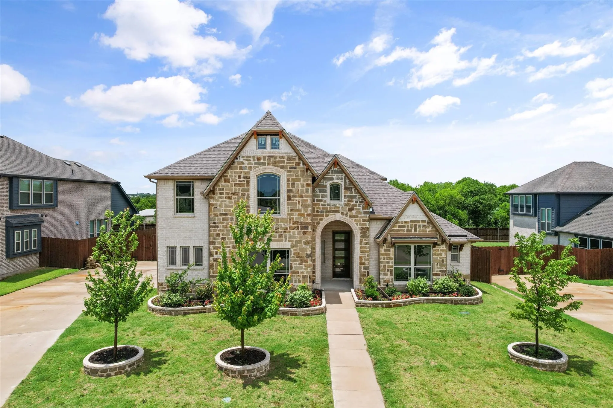 Single Family Residence For Sale in Ellis County , 1133 Windy Vista Drive, Midlothian, Texas 76065, 4 Bedroom, 3 Bathroom, 2 Garage spaces, 3,449 Sqft, built in 2024, Preowned, mls#21258618, Real Estate Agent in Midlothian, Homes For Sale in Ellis county, Homes For Sale in Midlothian, Realtor in Midlothian Texas, Real Estate Brokerage Independent Realty Texas, Luminita Cordes Realtor