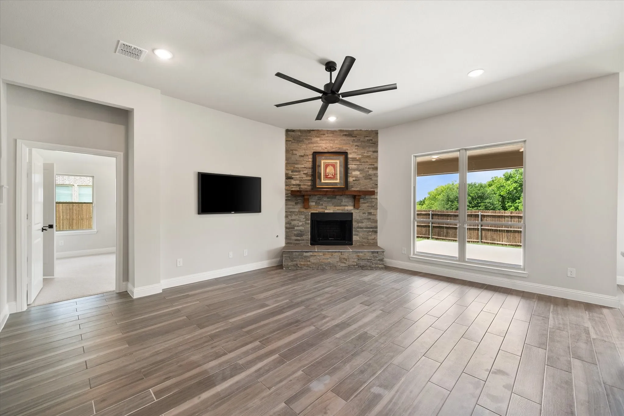 Single Family Residence For Sale in Ellis County , 1133 Windy Vista Drive, Midlothian, Texas 76065, 4 Bedroom, 3 Bathroom, 2 Garage spaces, 3,449 Sqft, built in 2024, Preowned, mls#21258618, Real Estate Agent in Midlothian, Homes For Sale in Ellis county, Homes For Sale in Midlothian, Realtor in Midlothian Texas, Real Estate Brokerage Independent Realty Texas, Luminita Cordes Realtor