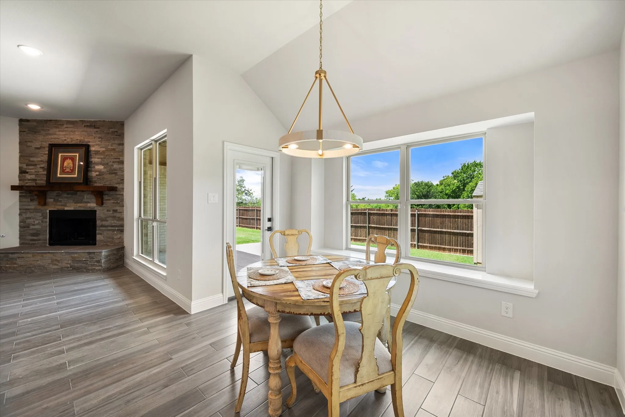 Single Family Residence For Sale in Ellis County , 1133 Windy Vista Drive, Midlothian, Texas 76065, 4 Bedroom, 3 Bathroom, 2 Garage spaces, 3,449 Sqft, built in 2024, Preowned, mls#21258618, Real Estate Agent in Midlothian, Homes For Sale in Ellis county, Homes For Sale in Midlothian, Realtor in Midlothian Texas, Real Estate Brokerage Independent Realty Texas, Luminita Cordes Realtor