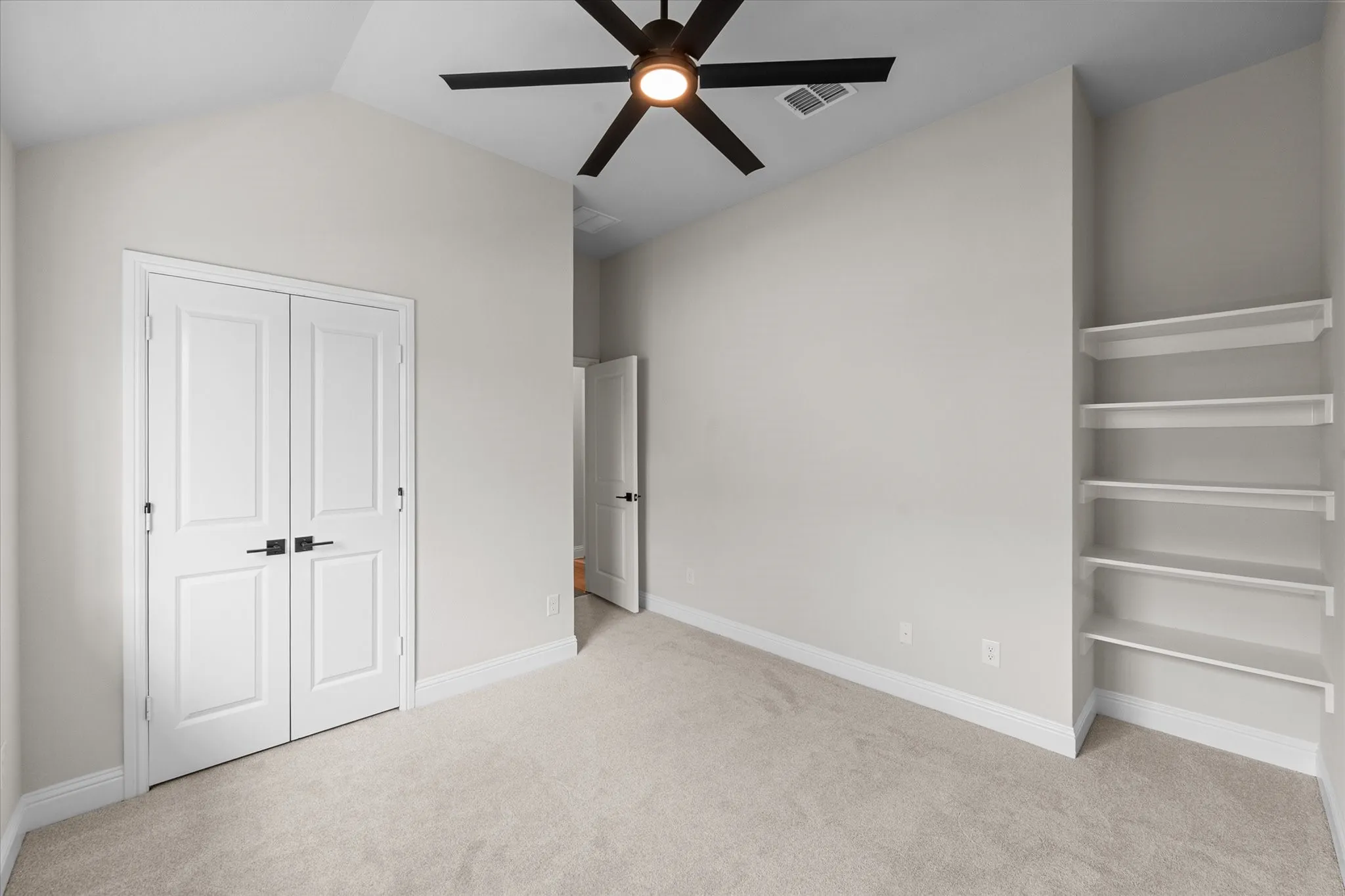 Single Family Residence For Sale in Ellis County , 1133 Windy Vista Drive, Midlothian, Texas 76065, 4 Bedroom, 3 Bathroom, 2 Garage spaces, 3,449 Sqft, built in 2024, Preowned, mls#21258618, Real Estate Agent in Midlothian, Homes For Sale in Ellis county, Homes For Sale in Midlothian, Realtor in Midlothian Texas, Real Estate Brokerage Independent Realty Texas, Luminita Cordes Realtor