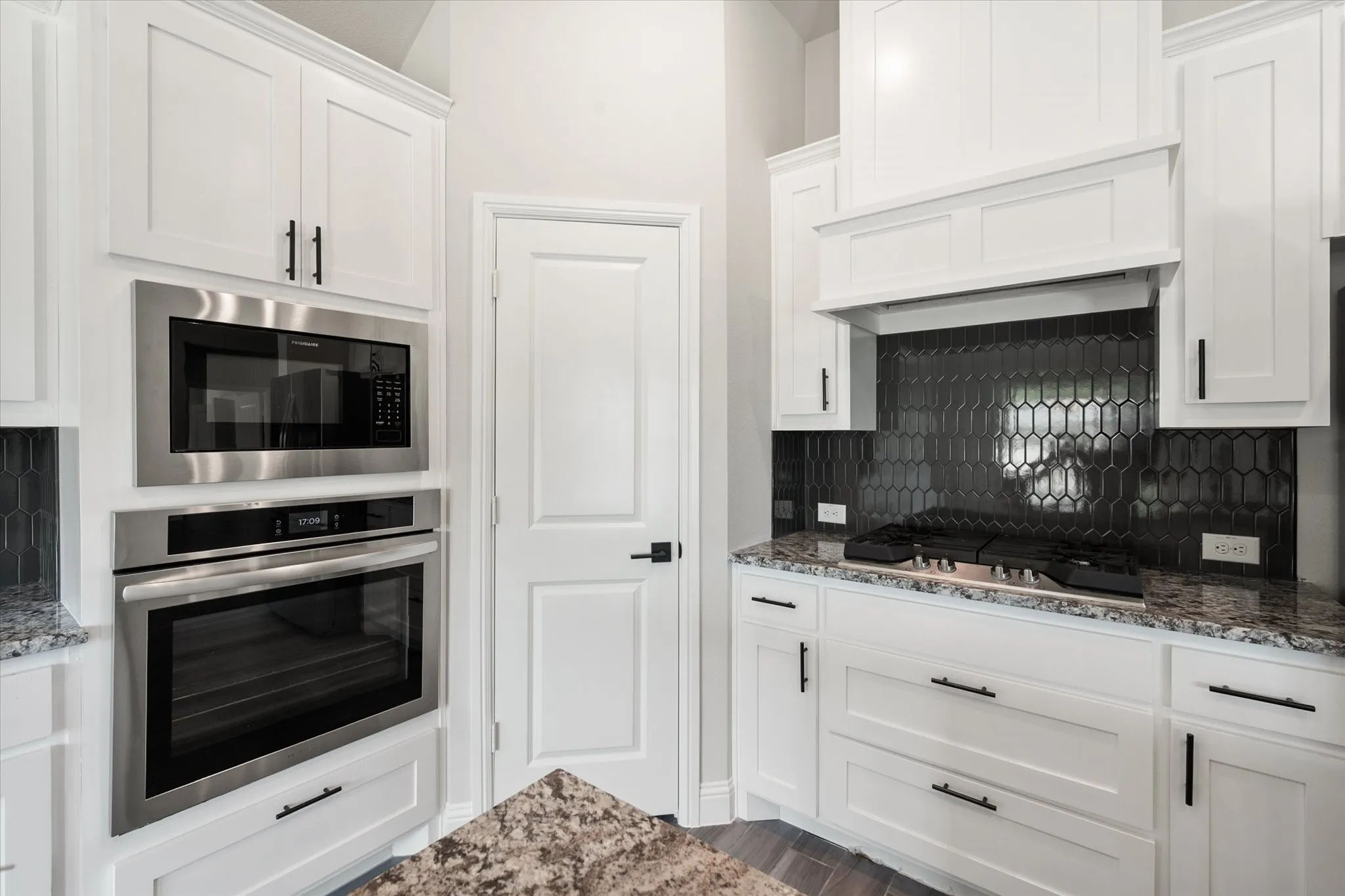 Single Family Residence For Sale in Ellis County , 1133 Windy Vista Drive, Midlothian, Texas 76065, 4 Bedroom, 3 Bathroom, 2 Garage spaces, 3,449 Sqft, built in 2024, Preowned, mls#21258618, Real Estate Agent in Midlothian, Homes For Sale in Ellis county, Homes For Sale in Midlothian, Realtor in Midlothian Texas, Real Estate Brokerage Independent Realty Texas, Luminita Cordes Realtor