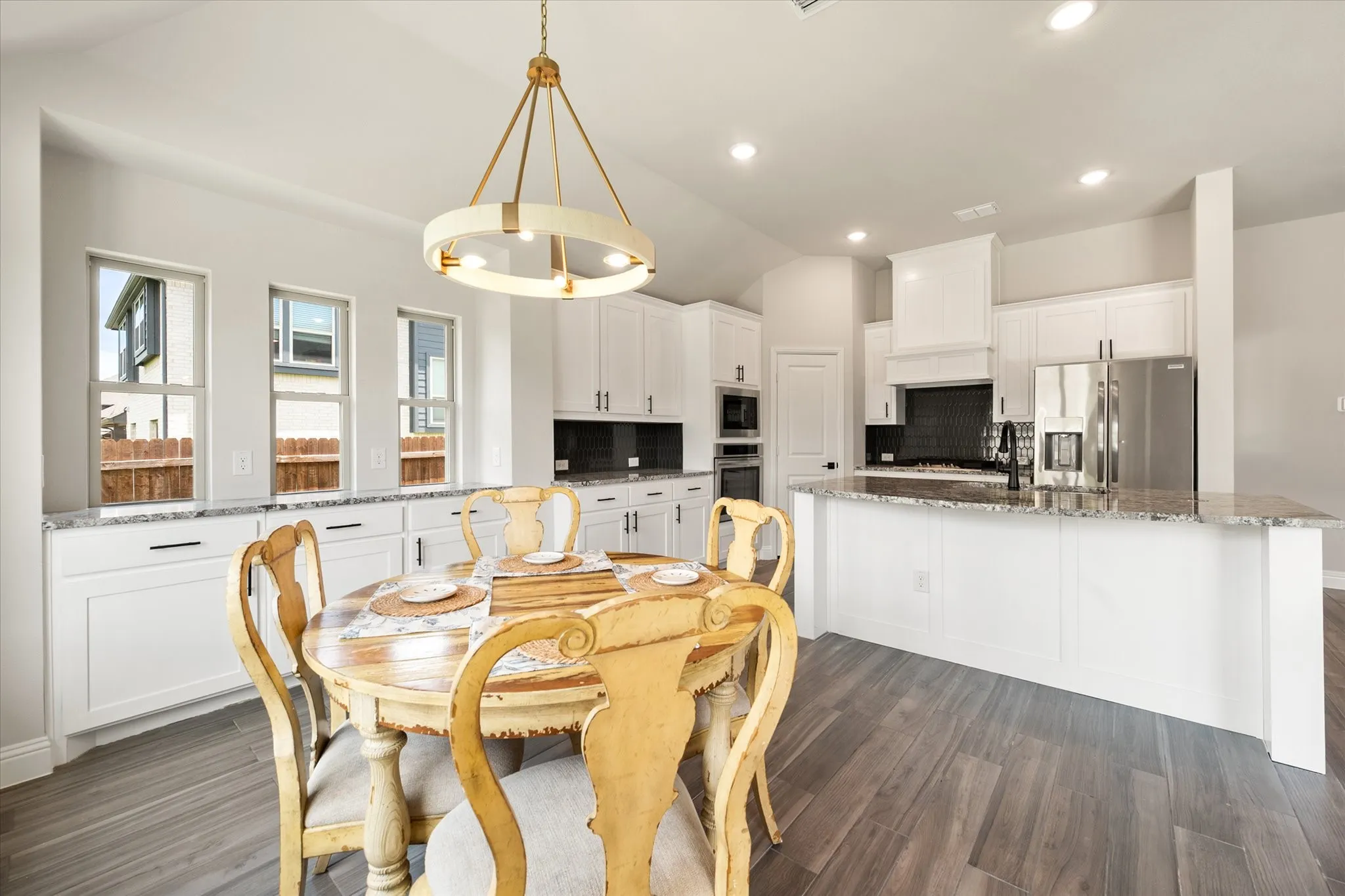 Single Family Residence For Sale in Ellis County , 1133 Windy Vista Drive, Midlothian, Texas 76065, 4 Bedroom, 3 Bathroom, 2 Garage spaces, 3,449 Sqft, built in 2024, Preowned, mls#21258618, Real Estate Agent in Midlothian, Homes For Sale in Ellis county, Homes For Sale in Midlothian, Realtor in Midlothian Texas, Real Estate Brokerage Independent Realty Texas, Luminita Cordes Realtor