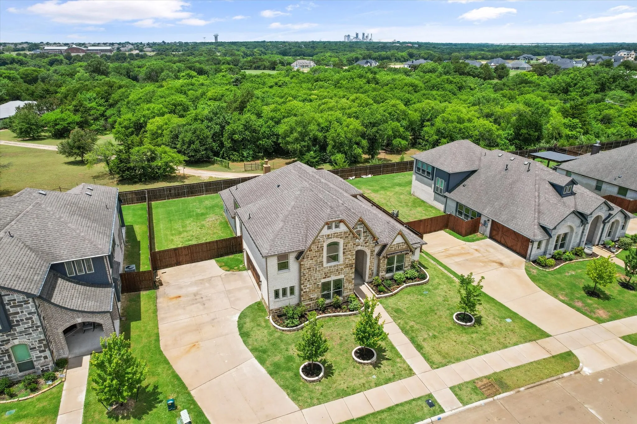 Single Family Residence For Sale in Ellis County , 1133 Windy Vista Drive, Midlothian, Texas 76065, 4 Bedroom, 3 Bathroom, 2 Garage spaces, 3,449 Sqft, built in 2024, Preowned, mls#21258618, Real Estate Agent in Midlothian, Homes For Sale in Ellis county, Homes For Sale in Midlothian, Realtor in Midlothian Texas, Real Estate Brokerage Independent Realty Texas, Luminita Cordes Realtor