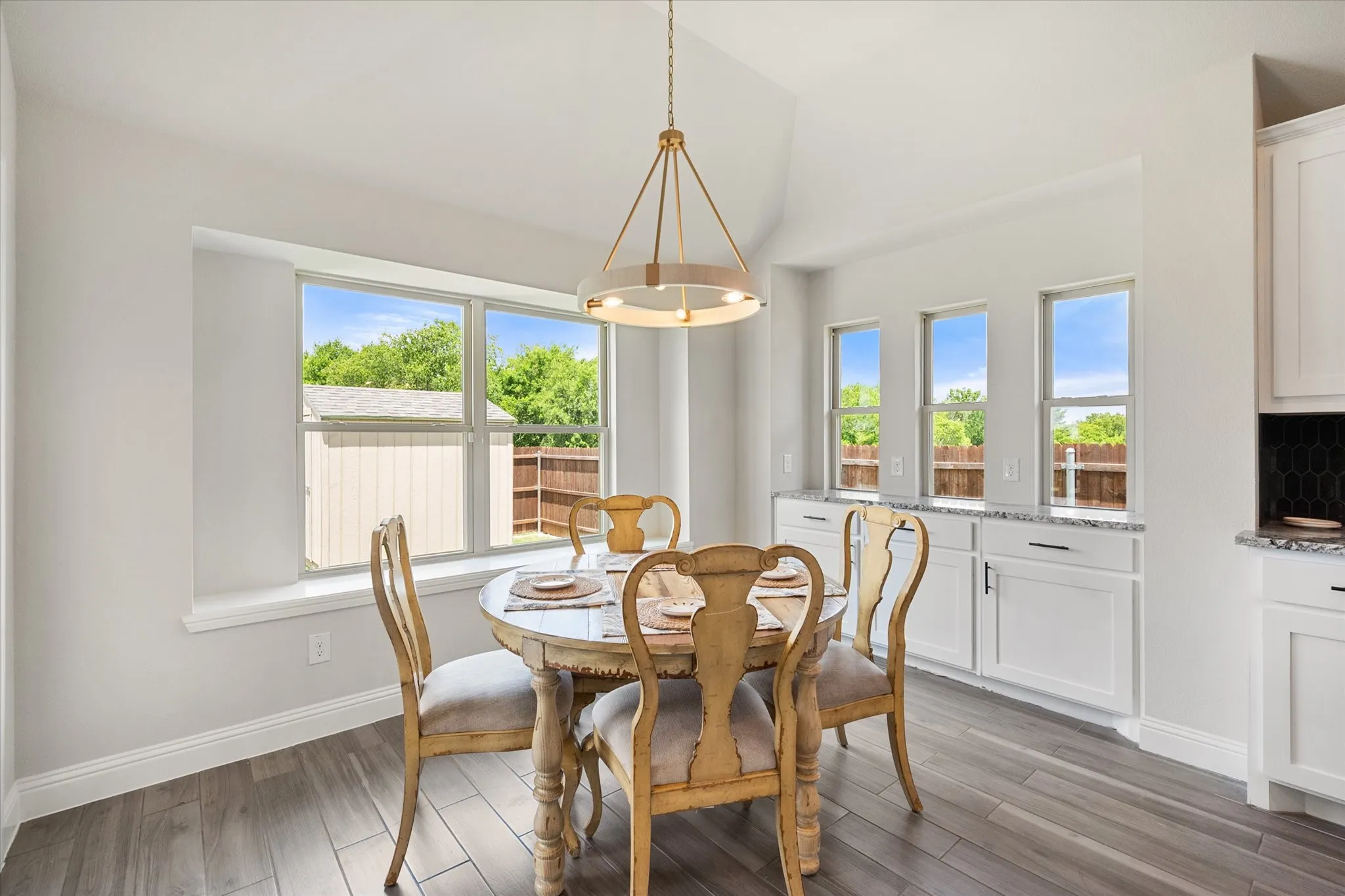 Single Family Residence For Sale in Ellis County , 1133 Windy Vista Drive, Midlothian, Texas 76065, 4 Bedroom, 3 Bathroom, 2 Garage spaces, 3,449 Sqft, built in 2024, Preowned, mls#21258618, Real Estate Agent in Midlothian, Homes For Sale in Ellis county, Homes For Sale in Midlothian, Realtor in Midlothian Texas, Real Estate Brokerage Independent Realty Texas, Luminita Cordes Realtor
