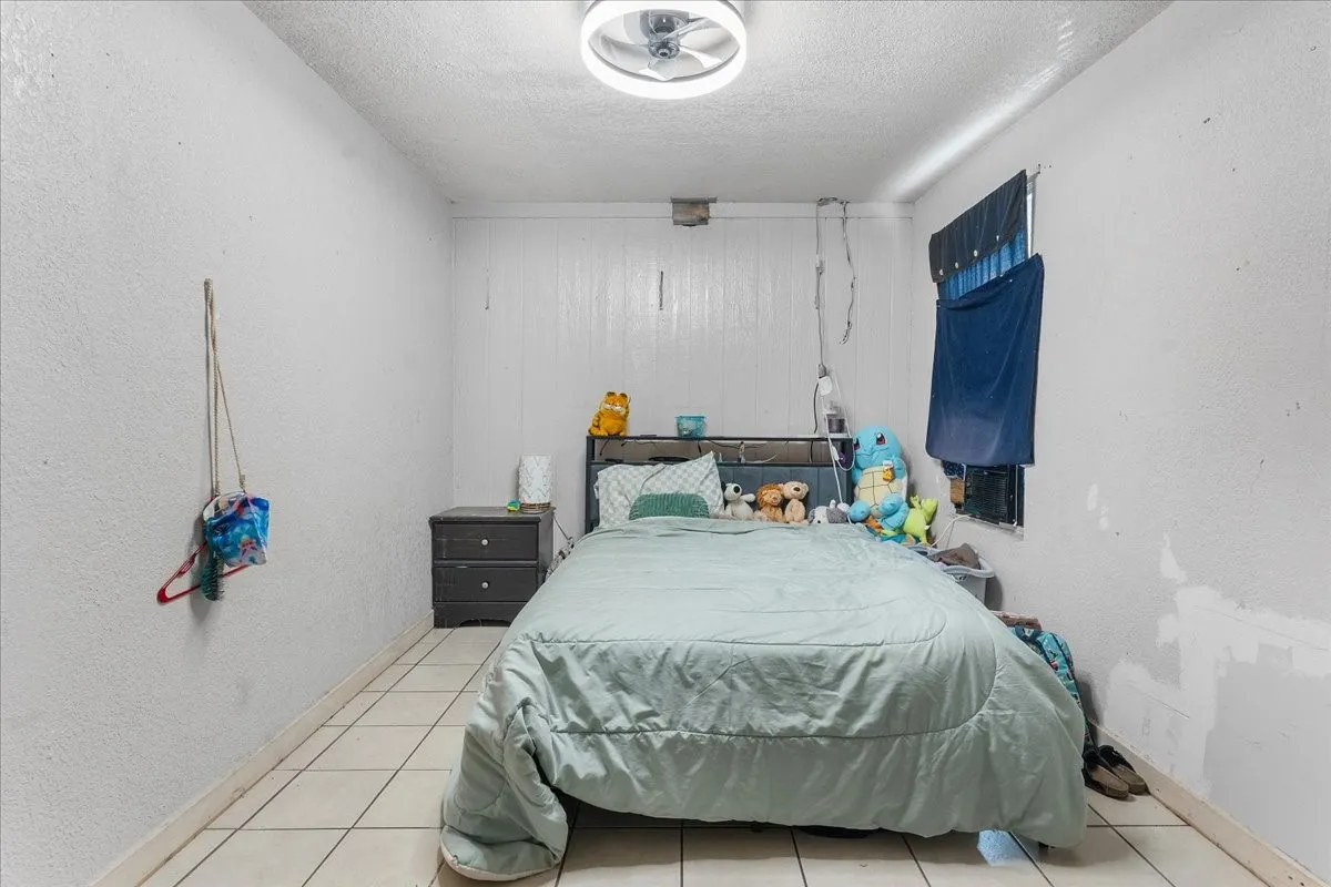 Single Family Residence For Sale in Johnson County , 109 N Kouns Street, Cleburne, Texas 76031, 3 Bedroom, 1 Bathroom, Garage spaces, 1,375 Sqft, built in 1955, Preowned, mls#21260606, Real Estate Agent in Cleburne, Homes For Sale in Johnson county, Homes For Sale in Cleburne, Realtor in Cleburne Texas, Real Estate Brokerage Independent Realty Texas, Luminita Cordes Realtor