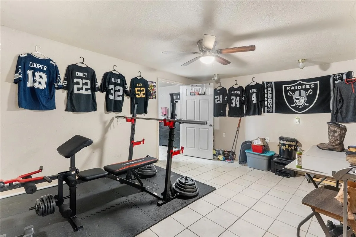 Single Family Residence For Sale in Johnson County , 109 N Kouns Street, Cleburne, Texas 76031, 3 Bedroom, 1 Bathroom, Garage spaces, 1,375 Sqft, built in 1955, Preowned, mls#21260606, Real Estate Agent in Cleburne, Homes For Sale in Johnson county, Homes For Sale in Cleburne, Realtor in Cleburne Texas, Real Estate Brokerage Independent Realty Texas, Luminita Cordes Realtor