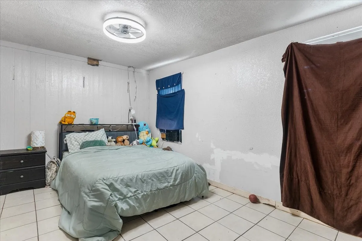 Single Family Residence For Sale in Johnson County , 109 N Kouns Street, Cleburne, Texas 76031, 3 Bedroom, 1 Bathroom, Garage spaces, 1,375 Sqft, built in 1955, Preowned, mls#21260606, Real Estate Agent in Cleburne, Homes For Sale in Johnson county, Homes For Sale in Cleburne, Realtor in Cleburne Texas, Real Estate Brokerage Independent Realty Texas, Luminita Cordes Realtor