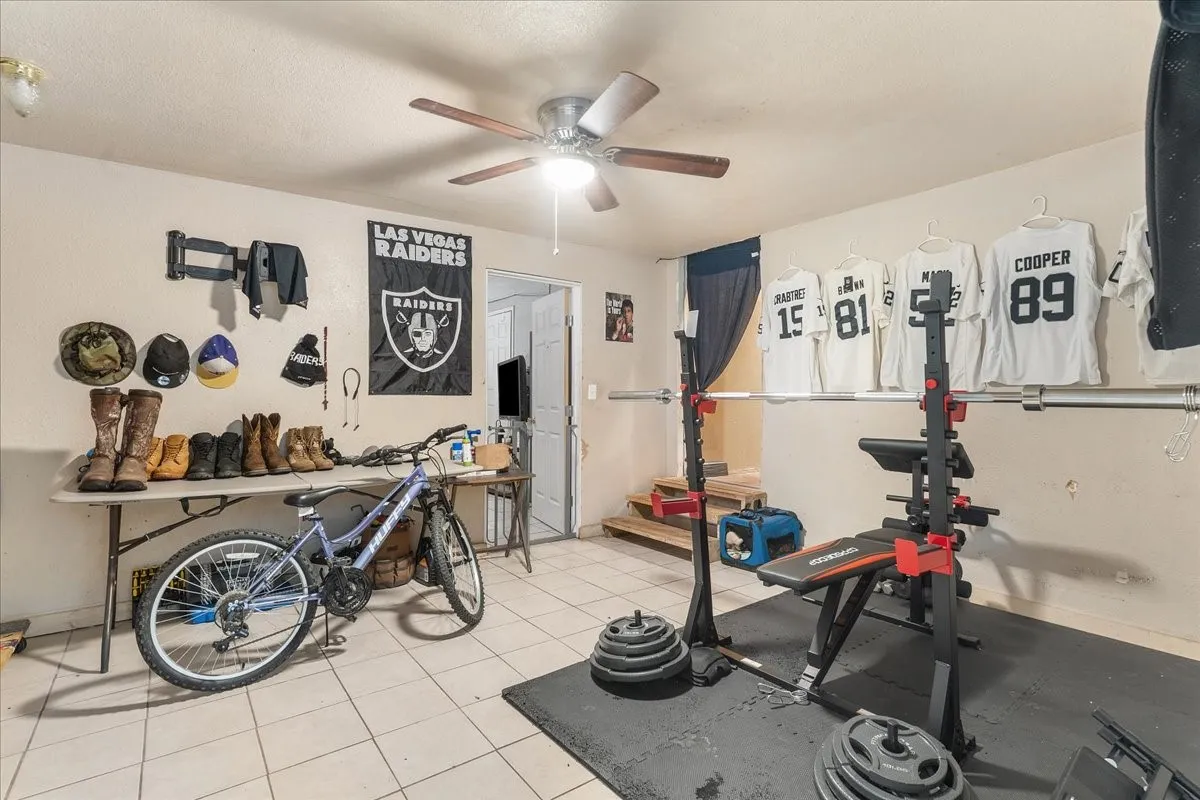 Single Family Residence For Sale in Johnson County , 109 N Kouns Street, Cleburne, Texas 76031, 3 Bedroom, 1 Bathroom, Garage spaces, 1,375 Sqft, built in 1955, Preowned, mls#21260606, Real Estate Agent in Cleburne, Homes For Sale in Johnson county, Homes For Sale in Cleburne, Realtor in Cleburne Texas, Real Estate Brokerage Independent Realty Texas, Luminita Cordes Realtor