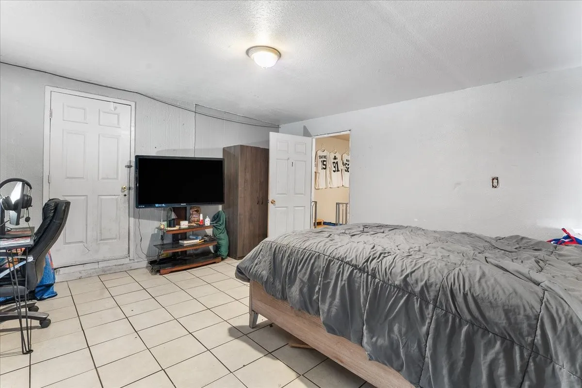 Single Family Residence For Sale in Johnson County , 109 N Kouns Street, Cleburne, Texas 76031, 3 Bedroom, 1 Bathroom, Garage spaces, 1,375 Sqft, built in 1955, Preowned, mls#21260606, Real Estate Agent in Cleburne, Homes For Sale in Johnson county, Homes For Sale in Cleburne, Realtor in Cleburne Texas, Real Estate Brokerage Independent Realty Texas, Luminita Cordes Realtor