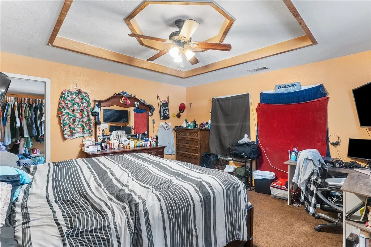 Single Family Residence For Sale in Johnson County , 109 N Kouns Street, Cleburne, Texas 76031, 3 Bedroom, 1 Bathroom, Garage spaces, 1,375 Sqft, built in 1955, Preowned, mls#21260606, Real Estate Agent in Cleburne, Homes For Sale in Johnson county, Homes For Sale in Cleburne, Realtor in Cleburne Texas, Real Estate Brokerage Independent Realty Texas, Luminita Cordes Realtor