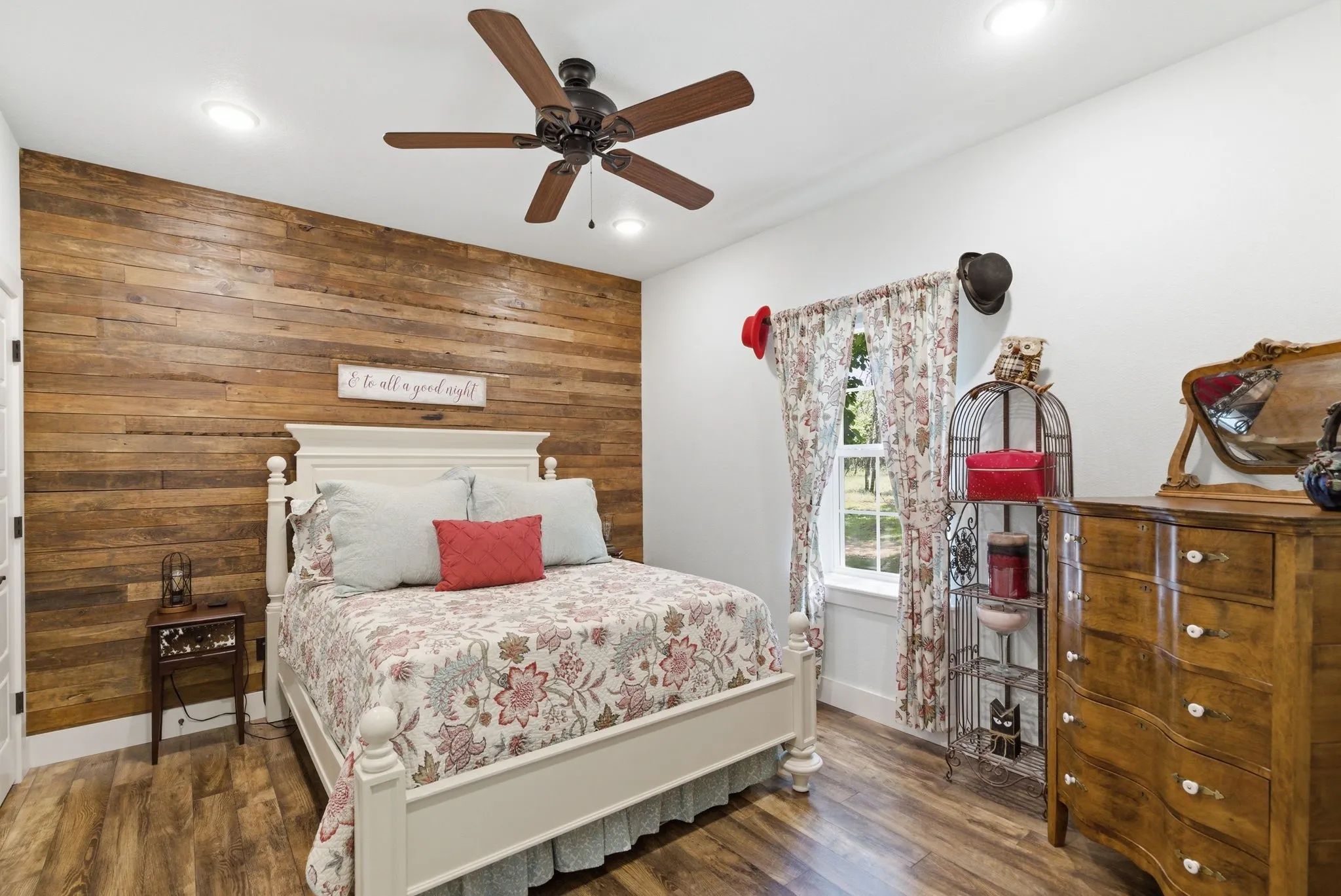 Single Family Residence For Sale in Parker County , 148 Arista Trail, Poolville, Texas 76487, 3 Bedroom, 3 Bathroom, 3 Garage spaces, 2,618 Sqft, built in 2009, Preowned, mls#21259280, Real Estate Agent in Poolville, Homes For Sale in Parker county, Homes For Sale in Poolville, Realtor in Poolville Texas, Real Estate Brokerage Independent Realty Texas, Luminita Cordes Realtor