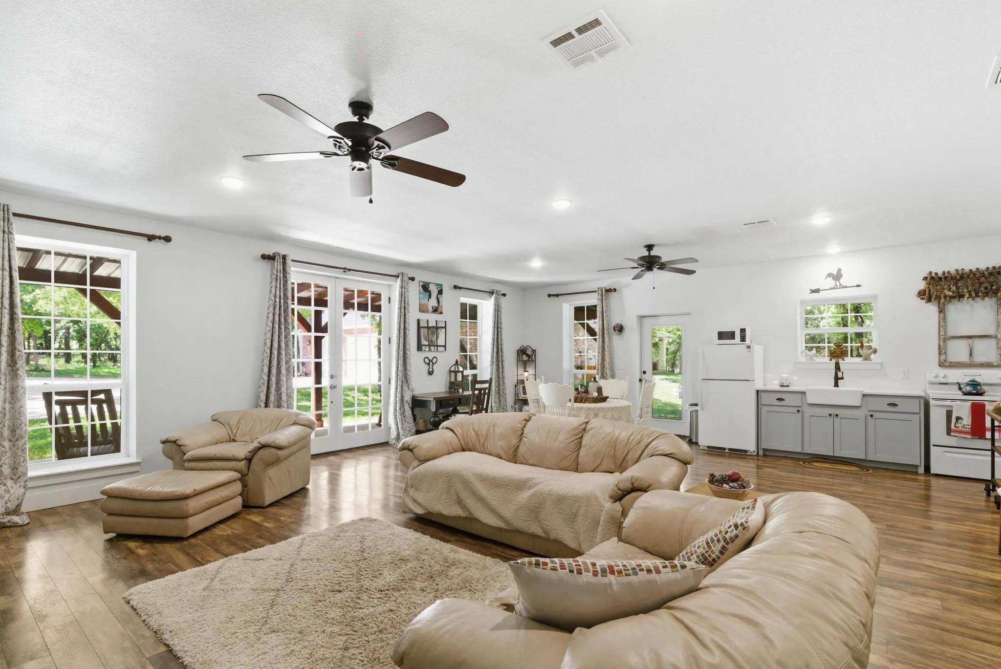 Single Family Residence For Sale in Parker County , 148 Arista Trail, Poolville, Texas 76487, 3 Bedroom, 3 Bathroom, 3 Garage spaces, 2,618 Sqft, built in 2009, Preowned, mls#21259280, Real Estate Agent in Poolville, Homes For Sale in Parker county, Homes For Sale in Poolville, Realtor in Poolville Texas, Real Estate Brokerage Independent Realty Texas, Luminita Cordes Realtor