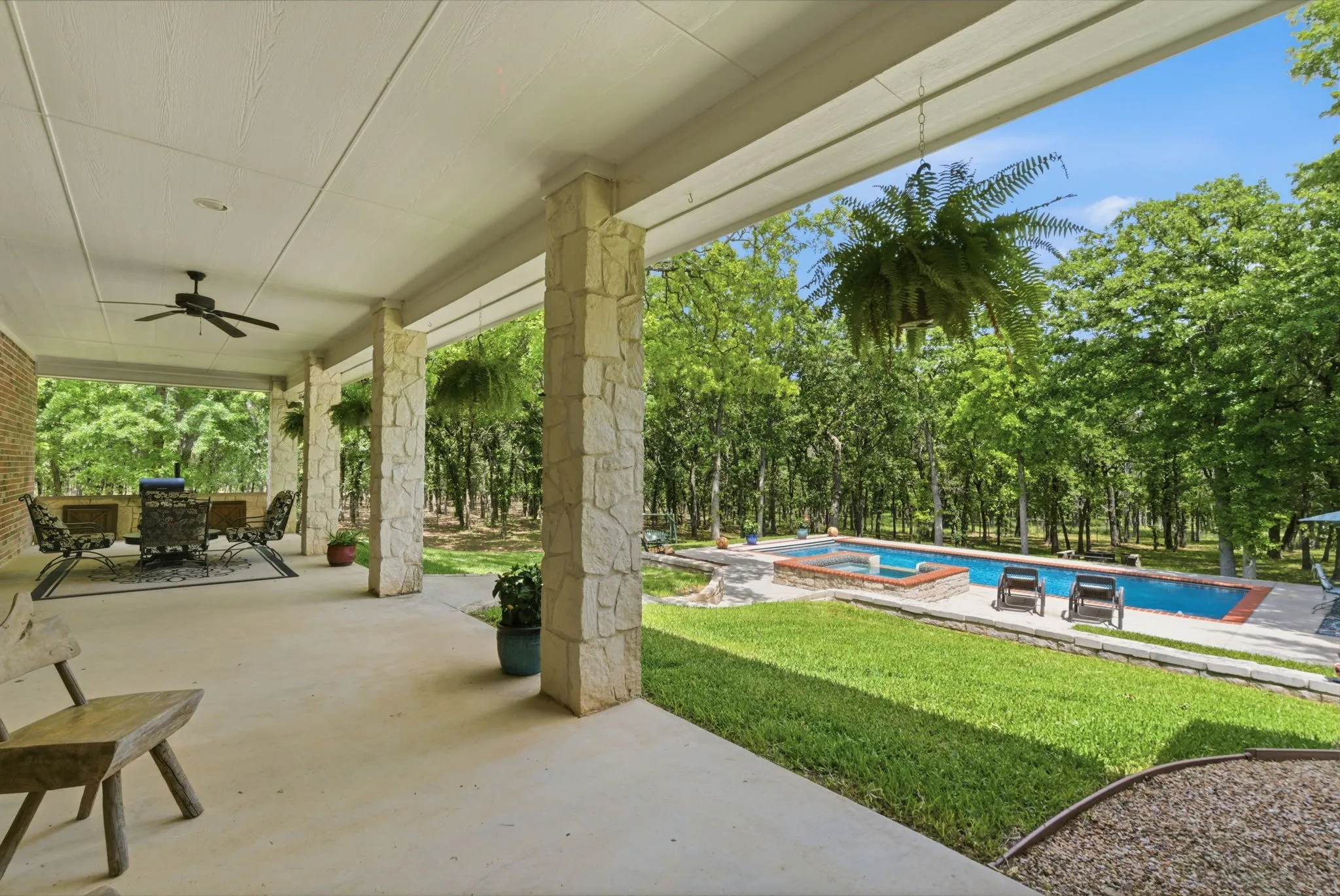 Single Family Residence For Sale in Parker County , 148 Arista Trail, Poolville, Texas 76487, 3 Bedroom, 3 Bathroom, 3 Garage spaces, 2,618 Sqft, built in 2009, Preowned, mls#21259280, Real Estate Agent in Poolville, Homes For Sale in Parker county, Homes For Sale in Poolville, Realtor in Poolville Texas, Real Estate Brokerage Independent Realty Texas, Luminita Cordes Realtor