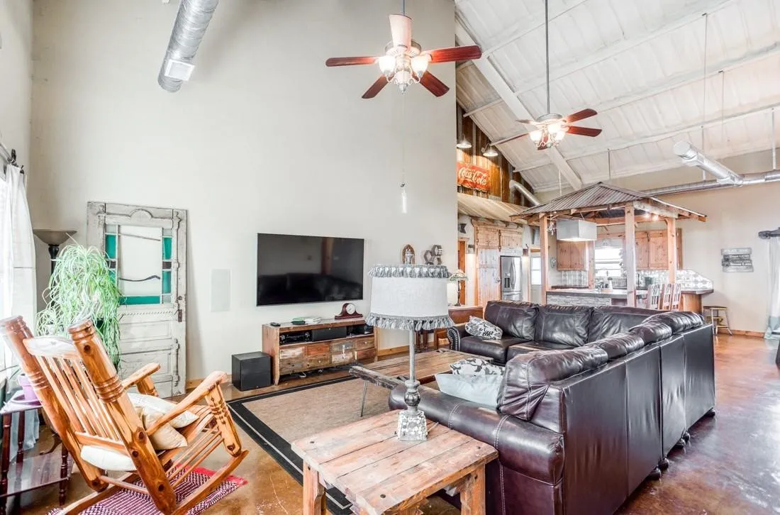 Single Family Residence For Rent in Denton County , 15350 US Highway 380, Krum, Texas 76249, 3 Bedroom, 3 Bathroom, 2 Garage spaces, 4,320 Sqft, built in 2005, mls#21260628, Real Estate Agent in Krum, Homes For Rent in Denton county, Homes For Rent in Krum, Realtor in Krum Texas, Real Estate Brokerage Independent Realty Texas, Luminita Cordes Realtor