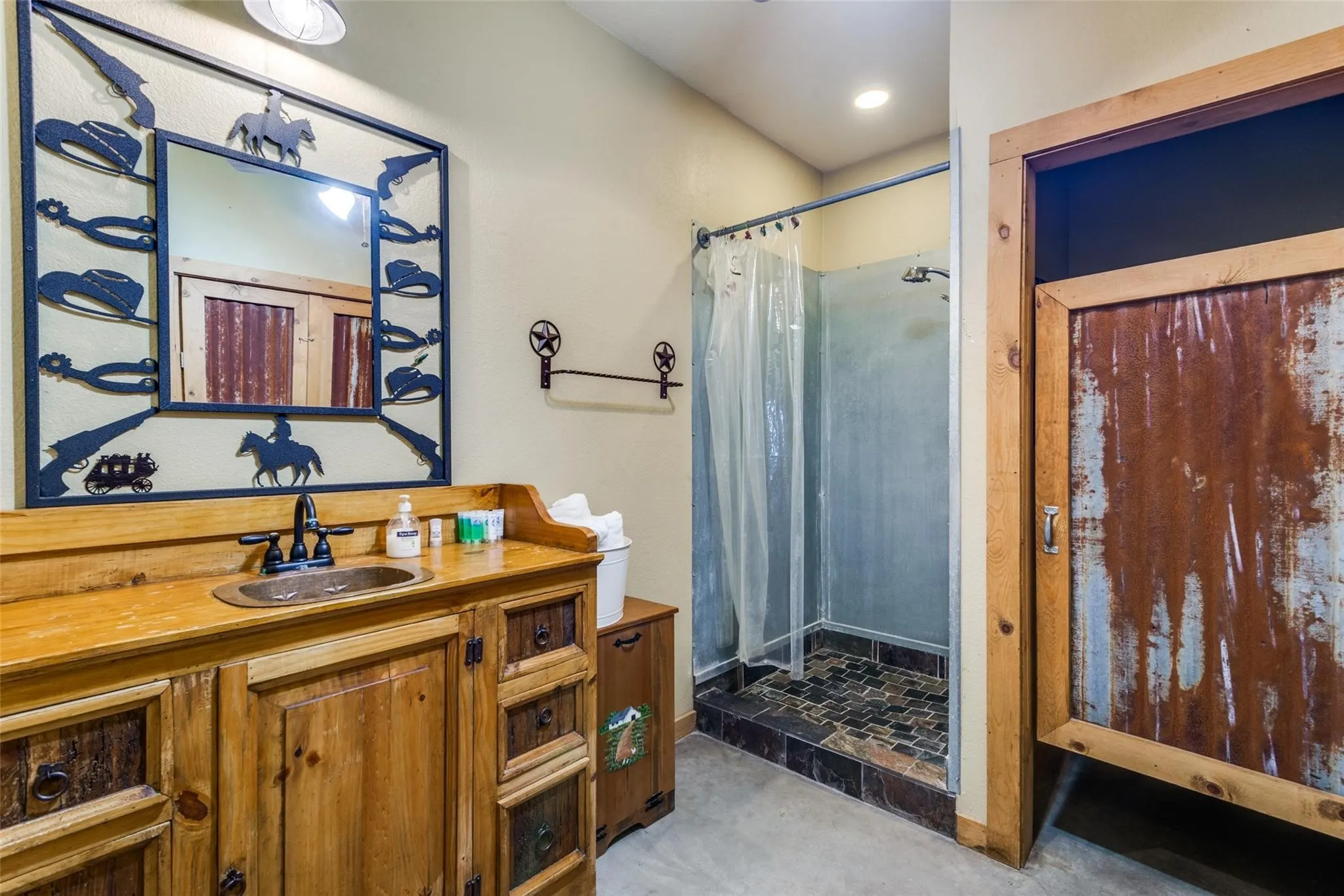 Single Family Residence For Rent in Denton County , 15350 US Highway 380, Krum, Texas 76249, 3 Bedroom, 3 Bathroom, 2 Garage spaces, 4,320 Sqft, built in 2005, mls#21260628, Real Estate Agent in Krum, Homes For Rent in Denton county, Homes For Rent in Krum, Realtor in Krum Texas, Real Estate Brokerage Independent Realty Texas, Luminita Cordes Realtor