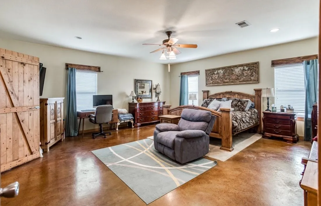 Single Family Residence For Rent in Denton County , 15350 US Highway 380, Krum, Texas 76249, 3 Bedroom, 3 Bathroom, 2 Garage spaces, 4,320 Sqft, built in 2005, mls#21260628, Real Estate Agent in Krum, Homes For Rent in Denton county, Homes For Rent in Krum, Realtor in Krum Texas, Real Estate Brokerage Independent Realty Texas, Luminita Cordes Realtor