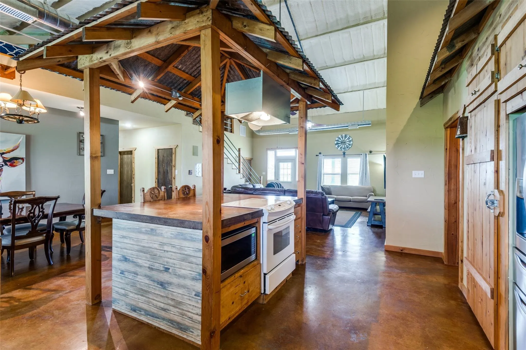 Single Family Residence For Rent in Denton County , 15350 US Highway 380, Krum, Texas 76249, 3 Bedroom, 3 Bathroom, 2 Garage spaces, 4,320 Sqft, built in 2005, mls#21260628, Real Estate Agent in Krum, Homes For Rent in Denton county, Homes For Rent in Krum, Realtor in Krum Texas, Real Estate Brokerage Independent Realty Texas, Luminita Cordes Realtor