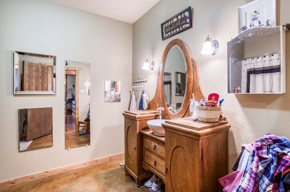 Single Family Residence For Rent in Denton County , 15350 US Highway 380, Krum, Texas 76249, 3 Bedroom, 3 Bathroom, 2 Garage spaces, 4,320 Sqft, built in 2005, mls#21260628, Real Estate Agent in Krum, Homes For Rent in Denton county, Homes For Rent in Krum, Realtor in Krum Texas, Real Estate Brokerage Independent Realty Texas, Luminita Cordes Realtor