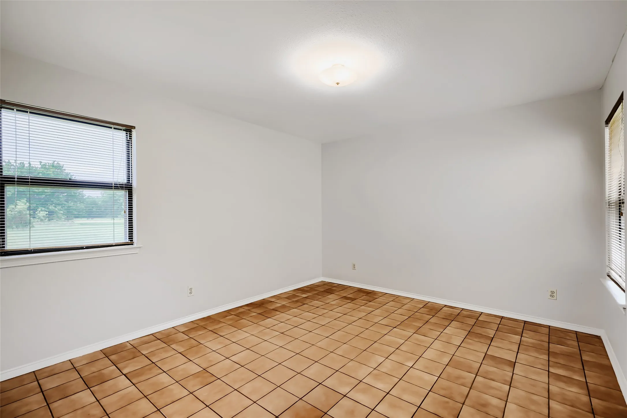 Single Family Residence For Sale in Ellis County , 8251 Slippery Creek Court, Red Oak, Texas 75154, 3 Bedroom, 2 Bathroom, 1 Garage spaces, 1,478 Sqft, built in 1987, mls#21161131, Real Estate Agent in Red Oak, Homes For Sale in Ellis county, Homes For Sale in Red Oak, Realtor in Red Oak Texas, Real Estate Brokerage Independent Realty Texas, Luminita Cordes Realtor