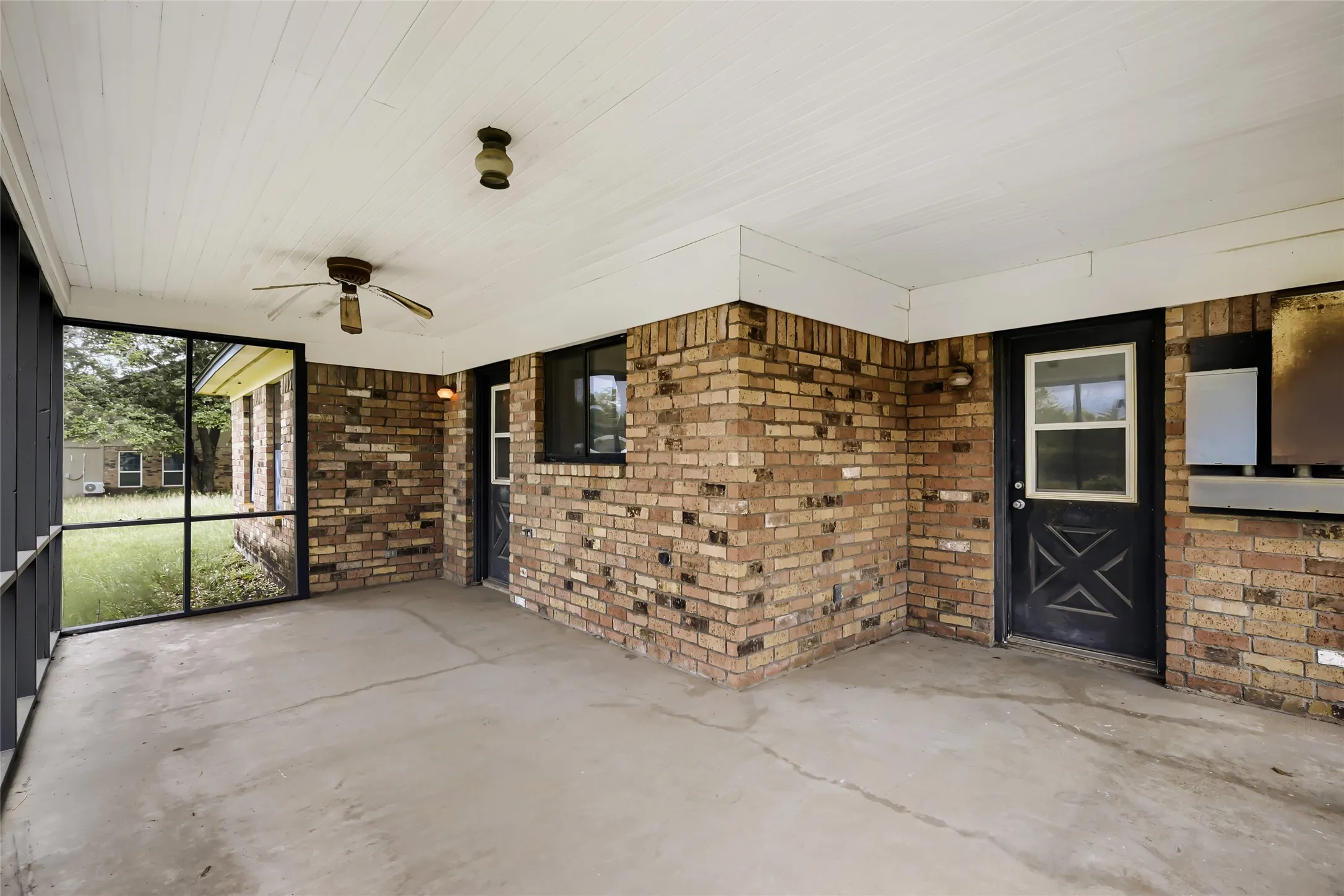 Single Family Residence For Sale in Ellis County , 8251 Slippery Creek Court, Red Oak, Texas 75154, 3 Bedroom, 2 Bathroom, 1 Garage spaces, 1,478 Sqft, built in 1987, mls#21161131, Real Estate Agent in Red Oak, Homes For Sale in Ellis county, Homes For Sale in Red Oak, Realtor in Red Oak Texas, Real Estate Brokerage Independent Realty Texas, Luminita Cordes Realtor