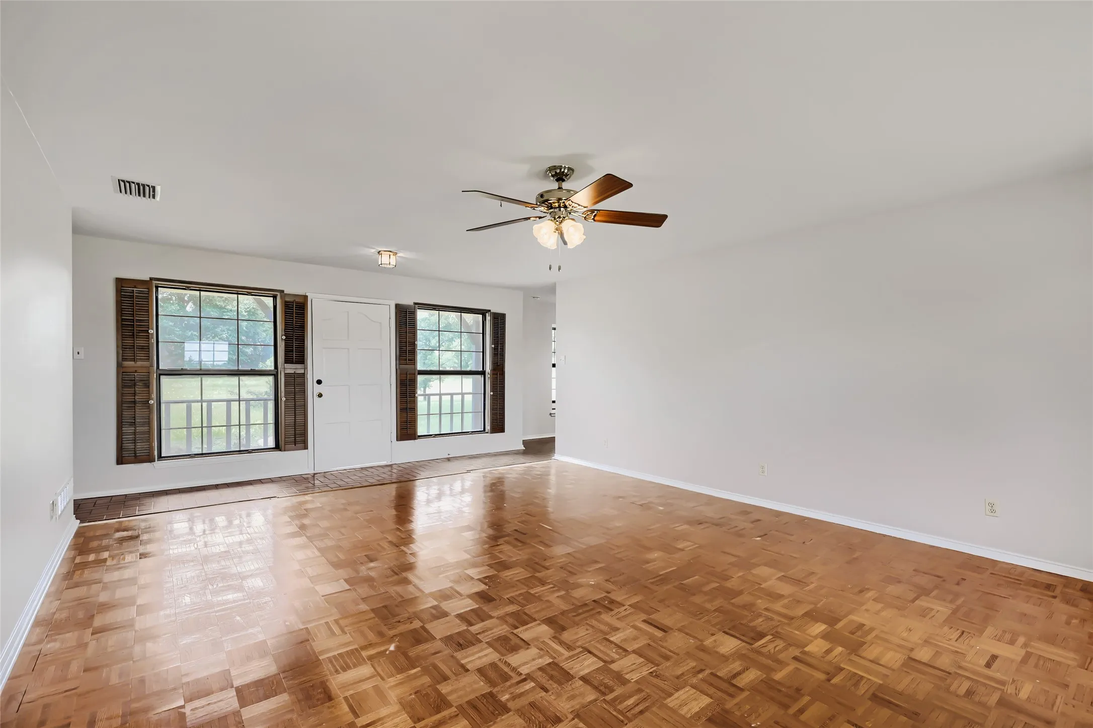 Single Family Residence For Sale in Ellis County , 8251 Slippery Creek Court, Red Oak, Texas 75154, 3 Bedroom, 2 Bathroom, 1 Garage spaces, 1,478 Sqft, built in 1987, mls#21161131, Real Estate Agent in Red Oak, Homes For Sale in Ellis county, Homes For Sale in Red Oak, Realtor in Red Oak Texas, Real Estate Brokerage Independent Realty Texas, Luminita Cordes Realtor