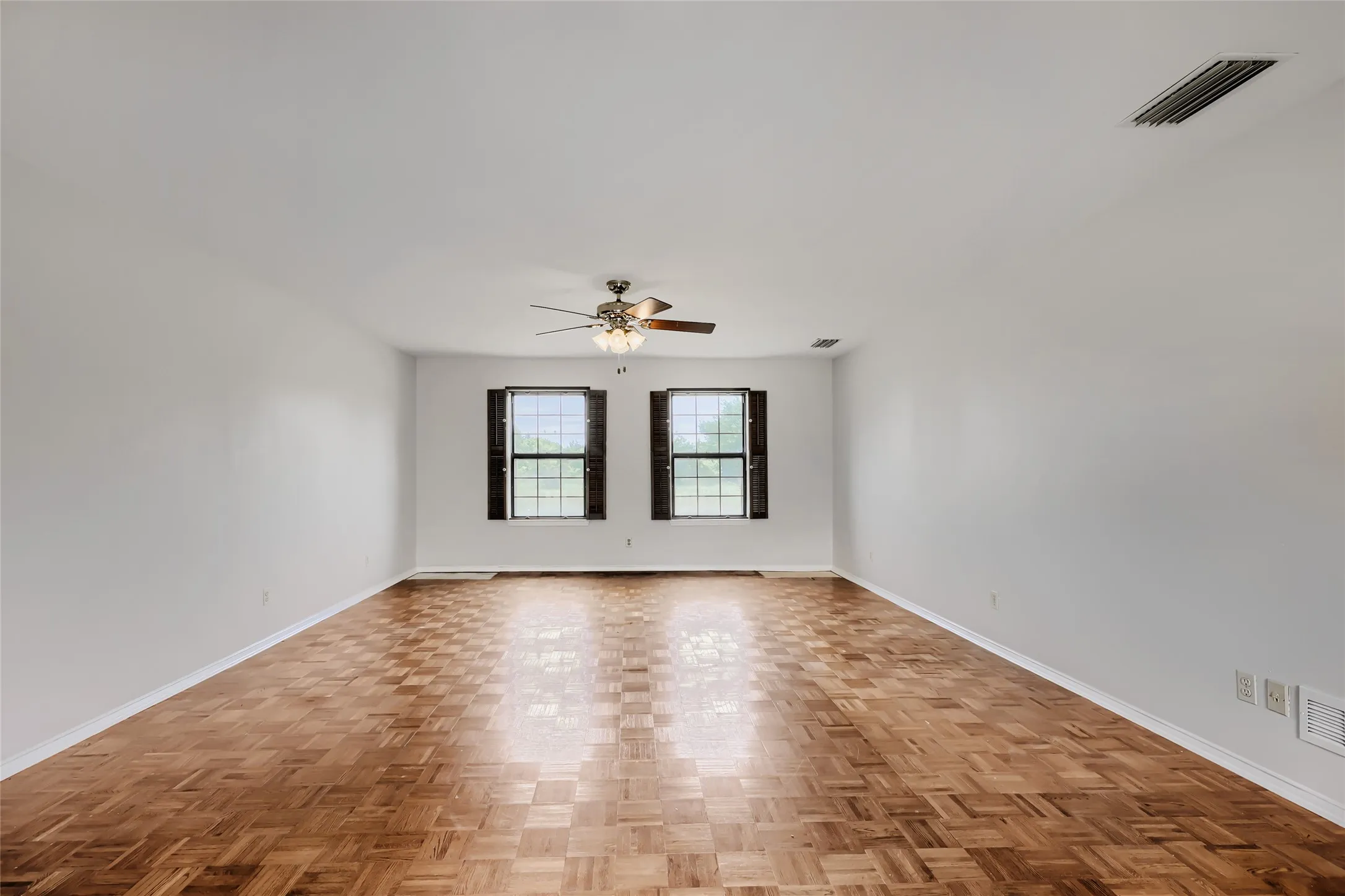 Single Family Residence For Sale in Ellis County , 8251 Slippery Creek Court, Red Oak, Texas 75154, 3 Bedroom, 2 Bathroom, 1 Garage spaces, 1,478 Sqft, built in 1987, mls#21161131, Real Estate Agent in Red Oak, Homes For Sale in Ellis county, Homes For Sale in Red Oak, Realtor in Red Oak Texas, Real Estate Brokerage Independent Realty Texas, Luminita Cordes Realtor