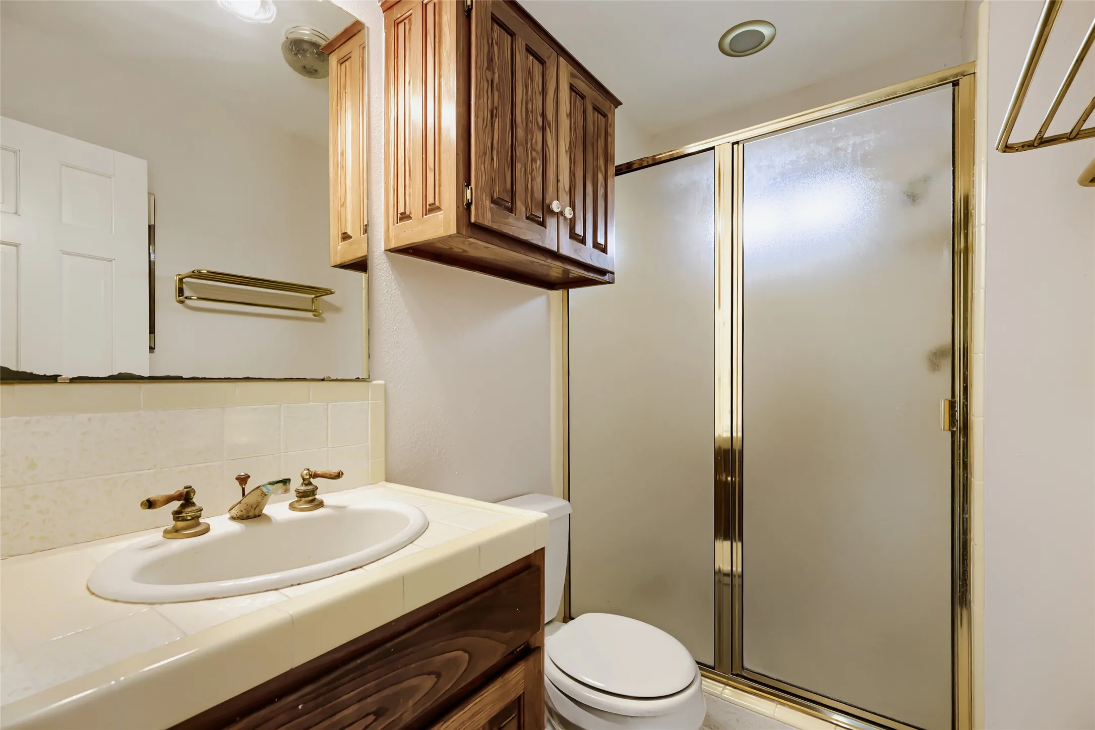 Single Family Residence For Sale in Ellis County , 8251 Slippery Creek Court, Red Oak, Texas 75154, 3 Bedroom, 2 Bathroom, 1 Garage spaces, 1,478 Sqft, built in 1987, mls#21161131, Real Estate Agent in Red Oak, Homes For Sale in Ellis county, Homes For Sale in Red Oak, Realtor in Red Oak Texas, Real Estate Brokerage Independent Realty Texas, Luminita Cordes Realtor