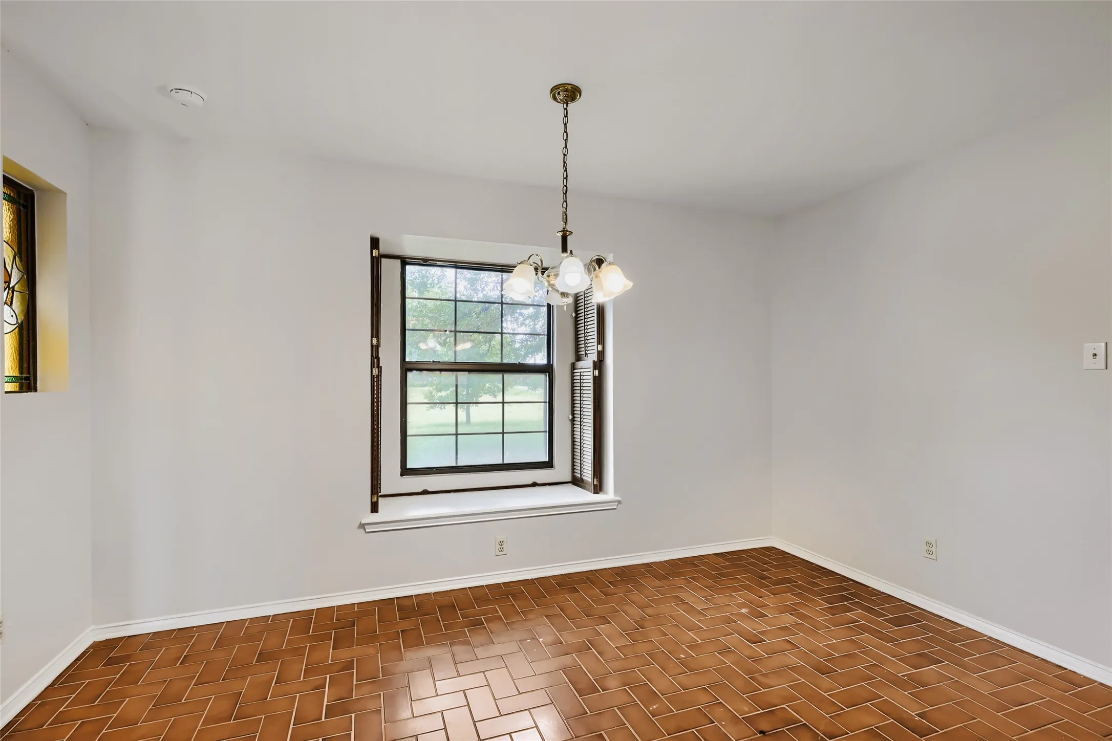 Single Family Residence For Sale in Ellis County , 8251 Slippery Creek Court, Red Oak, Texas 75154, 3 Bedroom, 2 Bathroom, 1 Garage spaces, 1,478 Sqft, built in 1987, mls#21161131, Real Estate Agent in Red Oak, Homes For Sale in Ellis county, Homes For Sale in Red Oak, Realtor in Red Oak Texas, Real Estate Brokerage Independent Realty Texas, Luminita Cordes Realtor