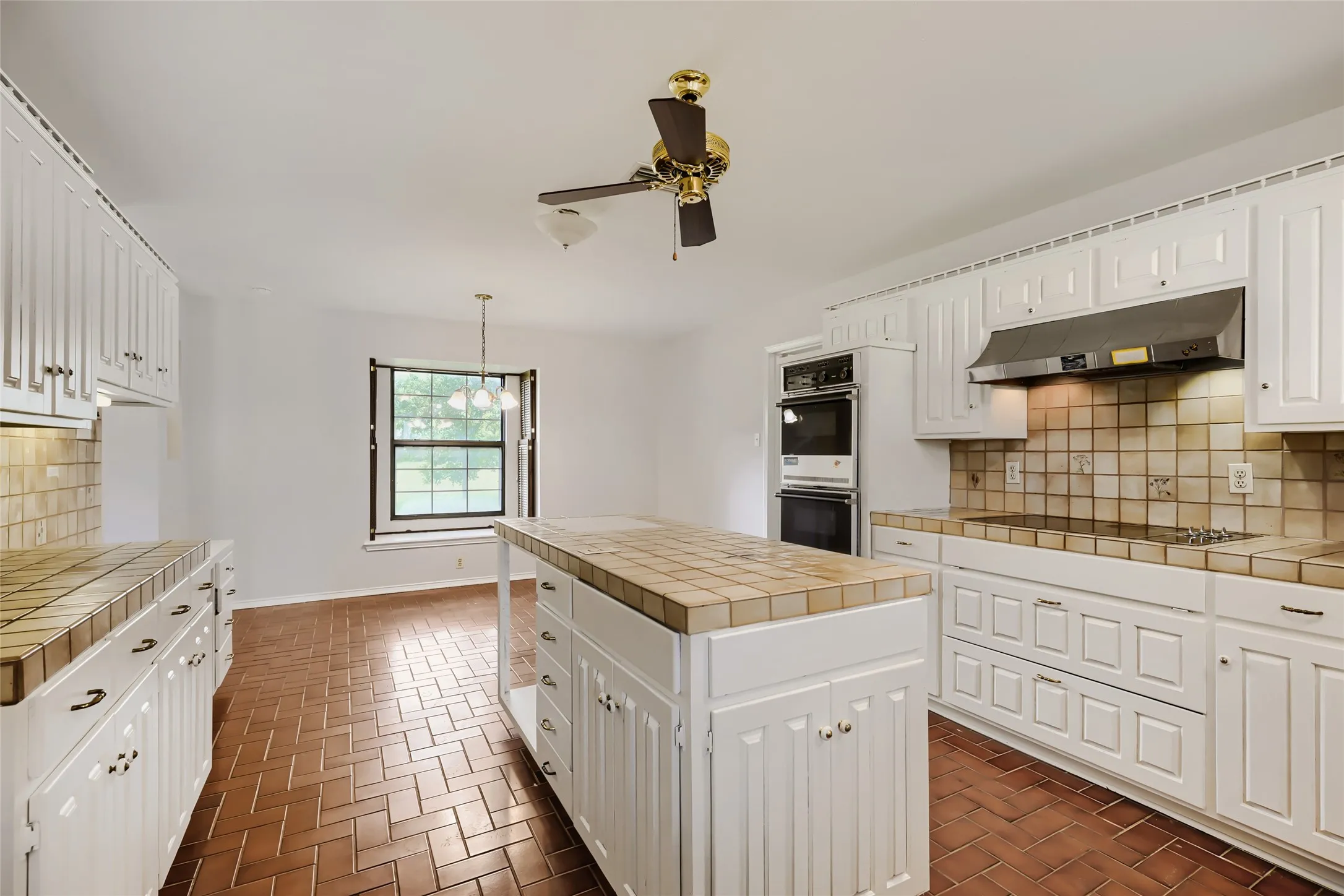 Single Family Residence For Sale in Ellis County , 8251 Slippery Creek Court, Red Oak, Texas 75154, 3 Bedroom, 2 Bathroom, 1 Garage spaces, 1,478 Sqft, built in 1987, mls#21161131, Real Estate Agent in Red Oak, Homes For Sale in Ellis county, Homes For Sale in Red Oak, Realtor in Red Oak Texas, Real Estate Brokerage Independent Realty Texas, Luminita Cordes Realtor