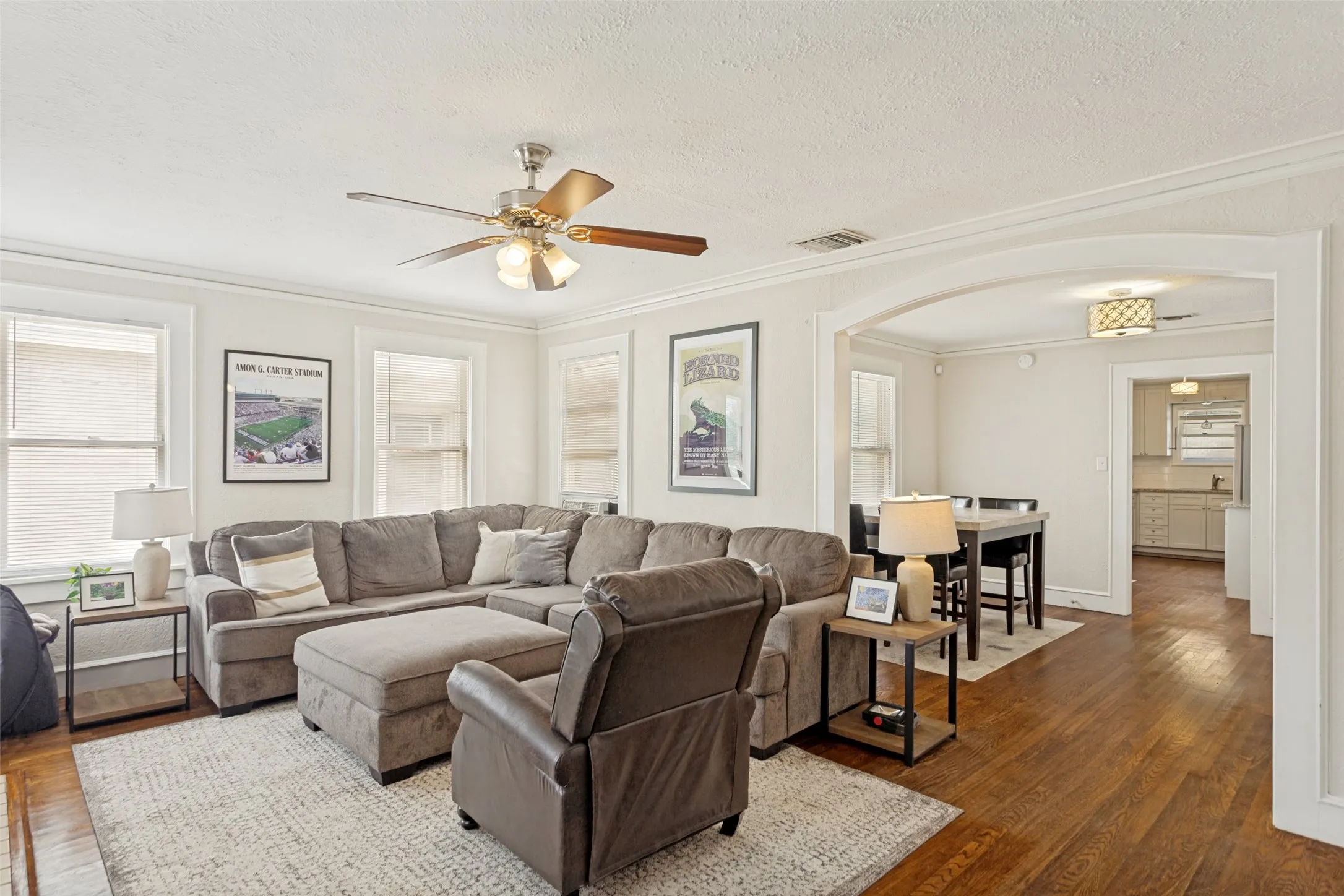Single Family Residence For Rent in Tarrant County , 3115 Odessa Avenue, Fort Worth, Texas 76109, 3 Bedrooms, 3 Bathrooms, 2 Garage spaces, 1,556 Sqft, built in 1930, Preowned, Price $4,250, mls#21249432, Real Estate Agent in Fort Worth, Homes For Rent in Tarrant county, Homes For Rent in Fort Worth, Realtor in Fort Worth Texas, Real Estate Brokerage Independent Realty Texas, Luminita Cordes Realtor