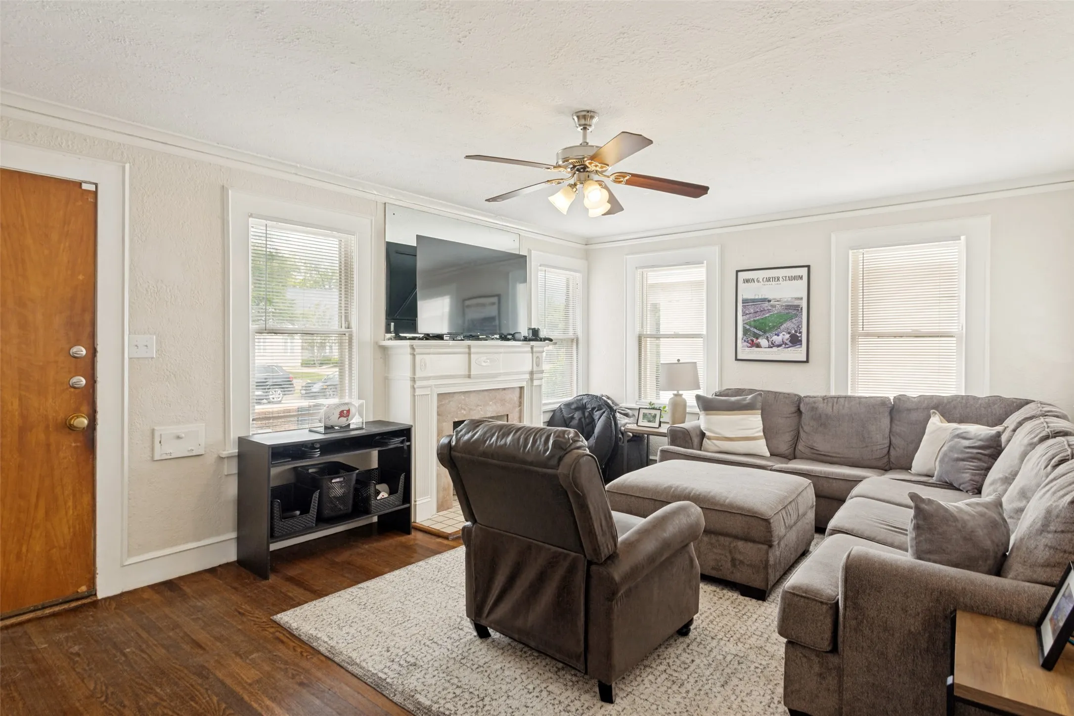 Single Family Residence For Rent in Tarrant County , 3115 Odessa Avenue, Fort Worth, Texas 76109, 3 Bedrooms, 3 Bathrooms, 2 Garage spaces, 1,556 Sqft, built in 1930, Preowned, Price $4,250, mls#21249432, Real Estate Agent in Fort Worth, Homes For Rent in Tarrant county, Homes For Rent in Fort Worth, Realtor in Fort Worth Texas, Real Estate Brokerage Independent Realty Texas, Luminita Cordes Realtor